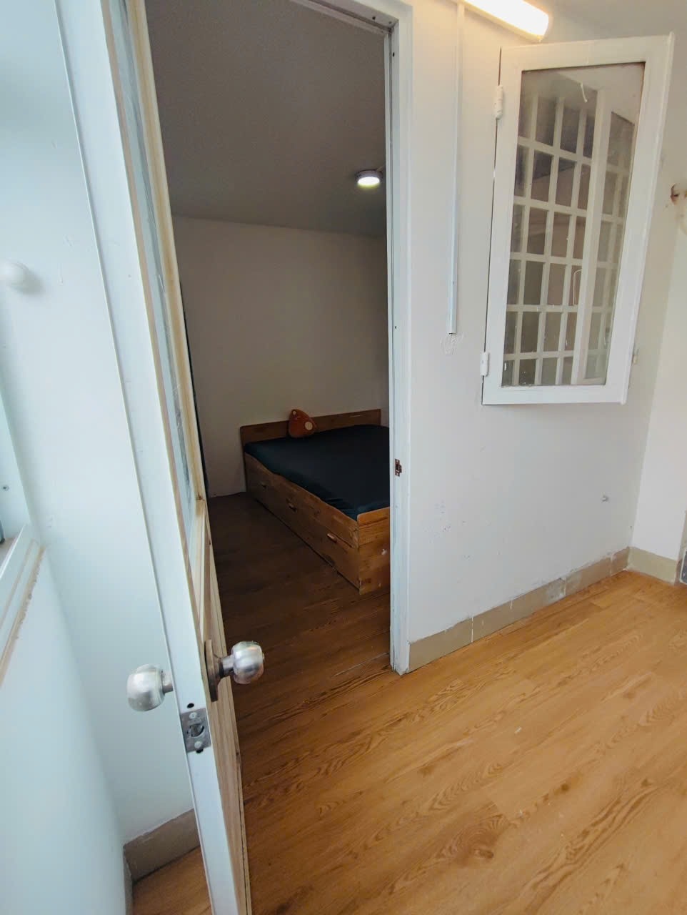 Phòng trọ LinLiu Home Võ Văn Kiệt - Quận 1 - Phòng (*)