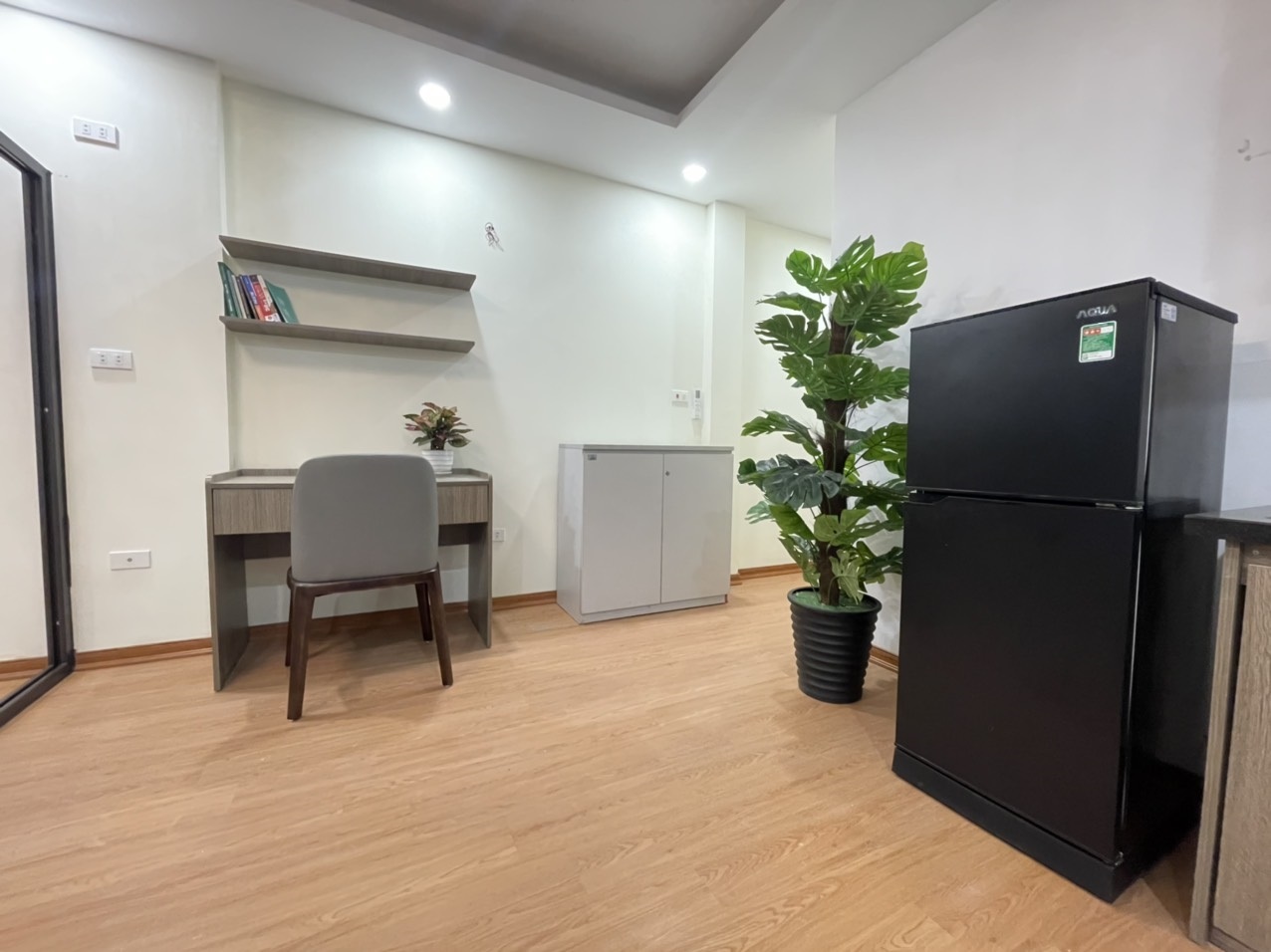 Phòng trọ Sunny Apartment Nguyễn Khang - Cầu Giấy - Phòng (*)
