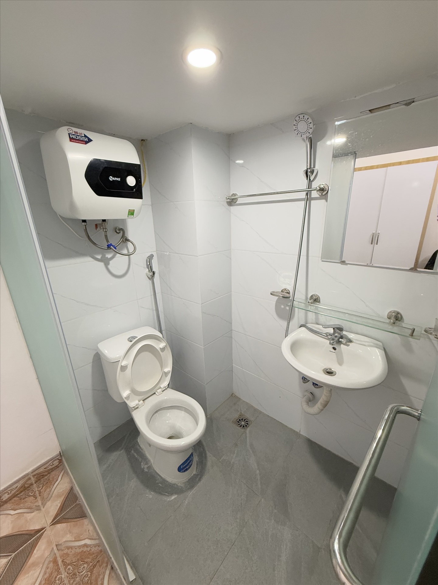 Phòng trọ Duplex 25m2 tại NTV Apartment 2 Bùi Xương Trạch - Thanh Xuân - Phòng tắm