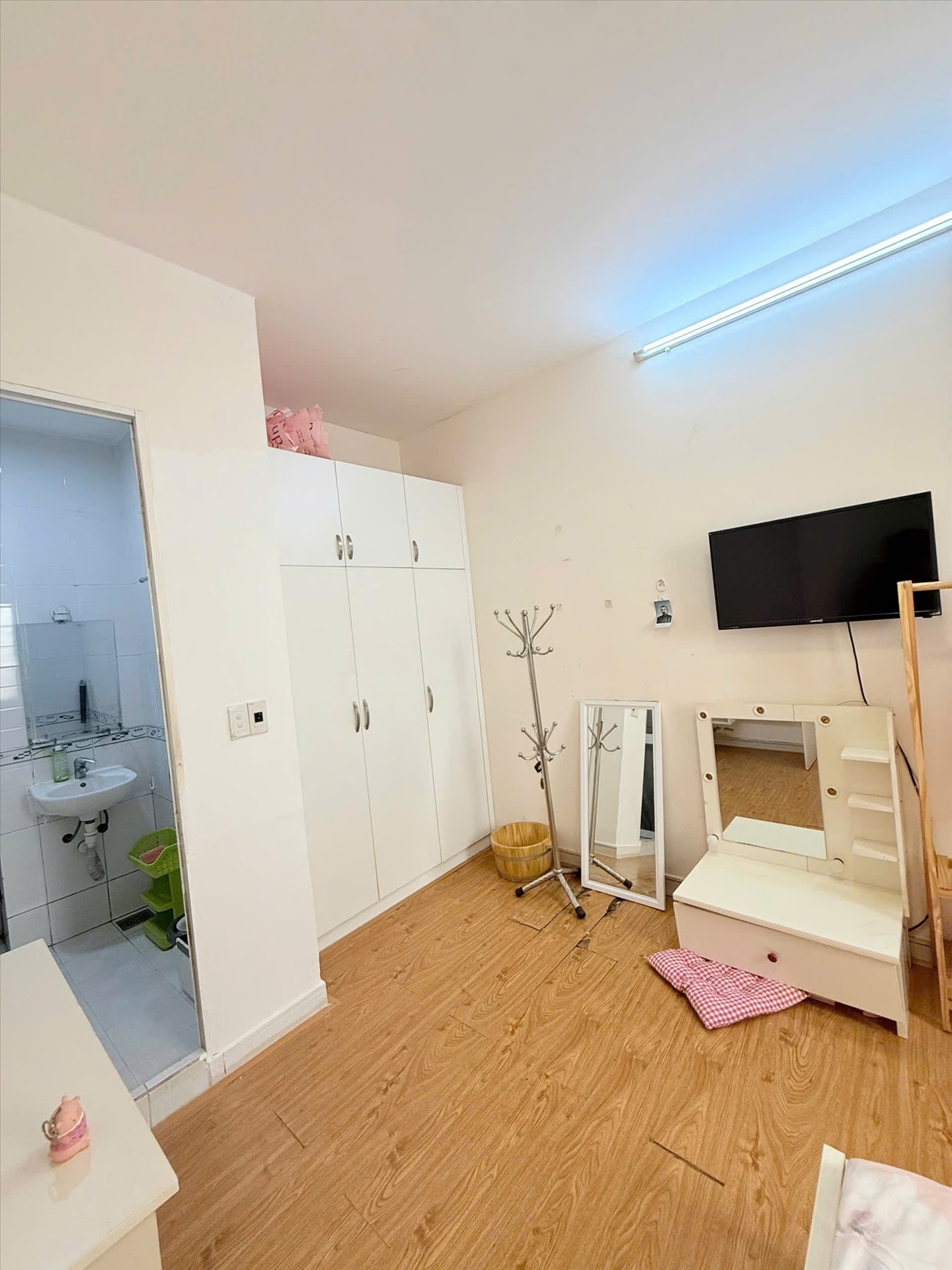 Phòng trọ LG House Đường 3 tháng 2 - Quận 10 - Phòng (*)
