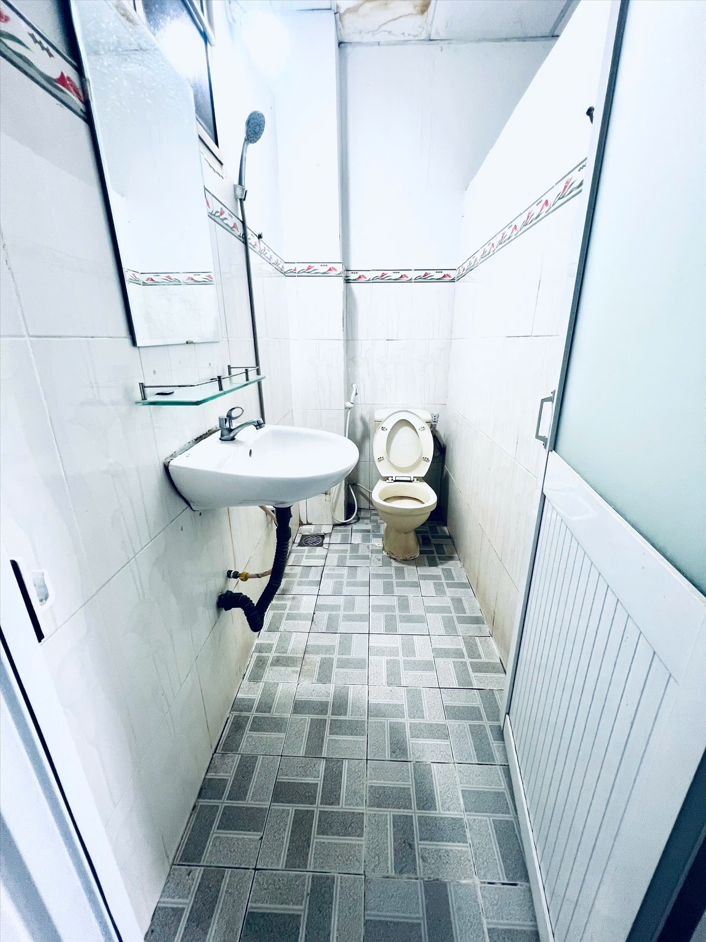 Phòng trọ Studio 25m2 tại TCK House Phạm Văn Hai - Tân Bình - Phòng tắm