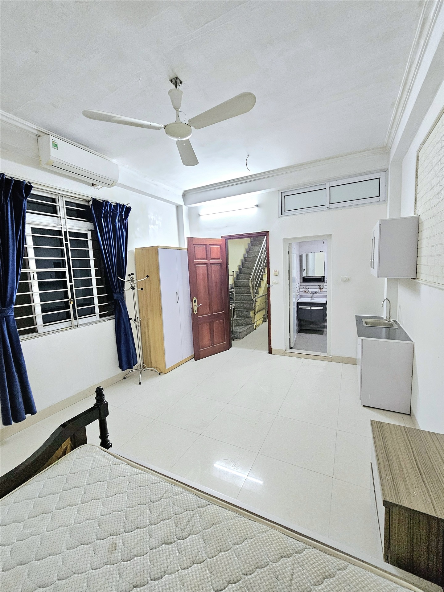 Phòng trọ Studio 28m2 tại My Home Khúc Thừa Dụ - Cầu Giấy - Phòng khách