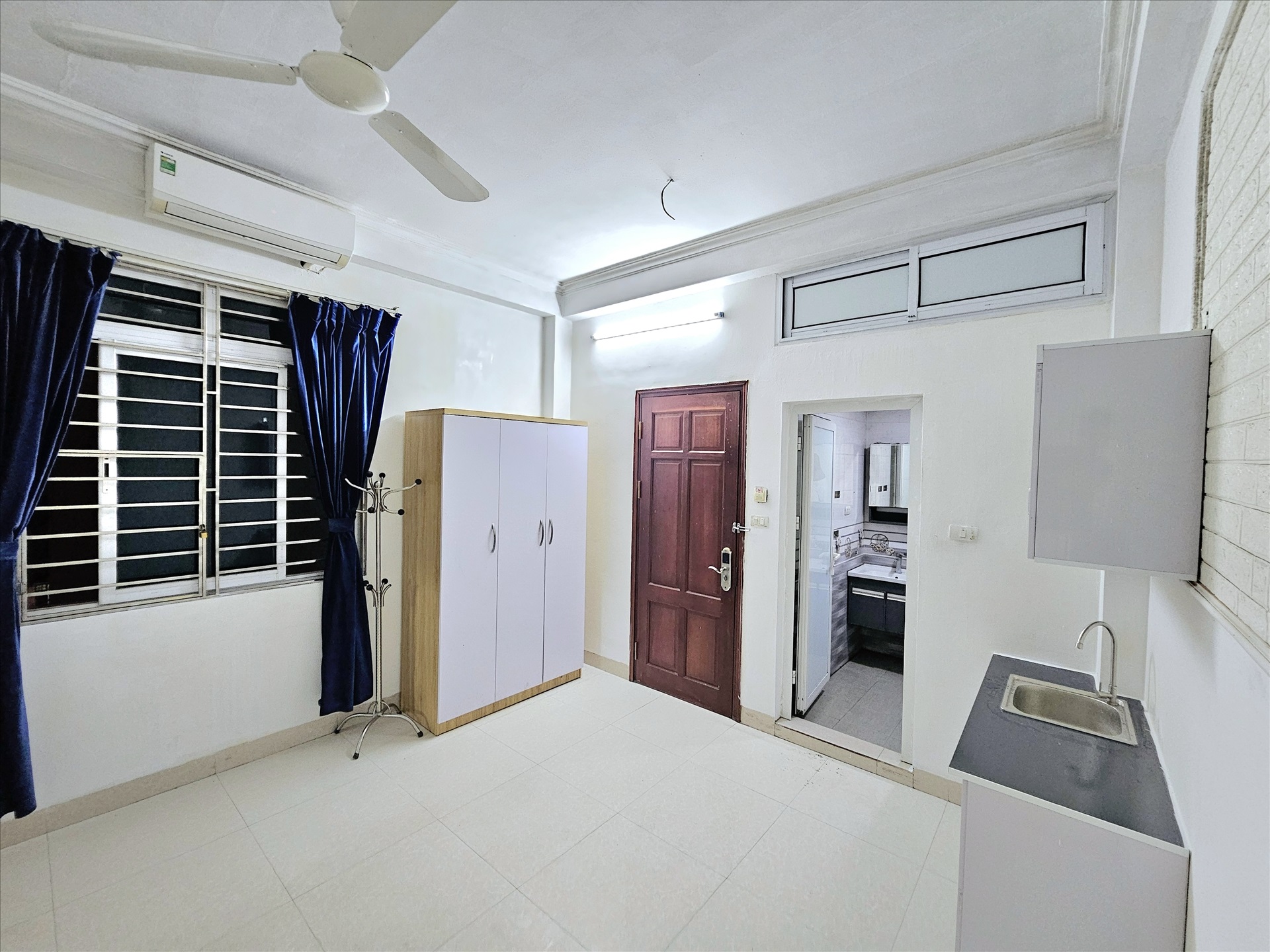 Phòng trọ Studio 28m2 tại My Home Khúc Thừa Dụ - Cầu Giấy - Phòng khách