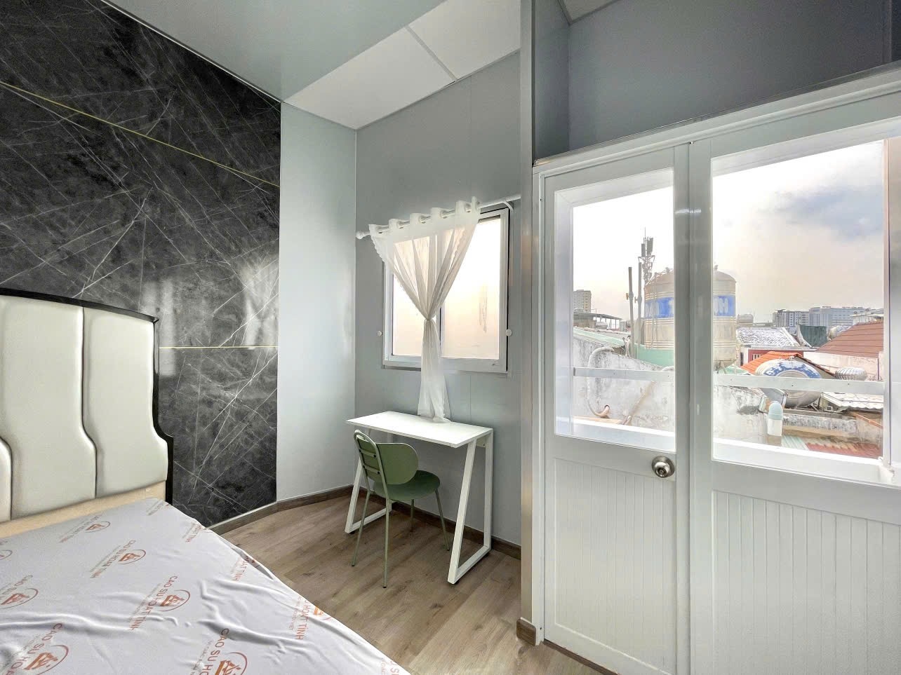 Phòng trọ 2 Phòng ngủ 40m2 tại Bhome Nguyễn Hữu Cảnh - Bình Thạnh - Góc làm việc