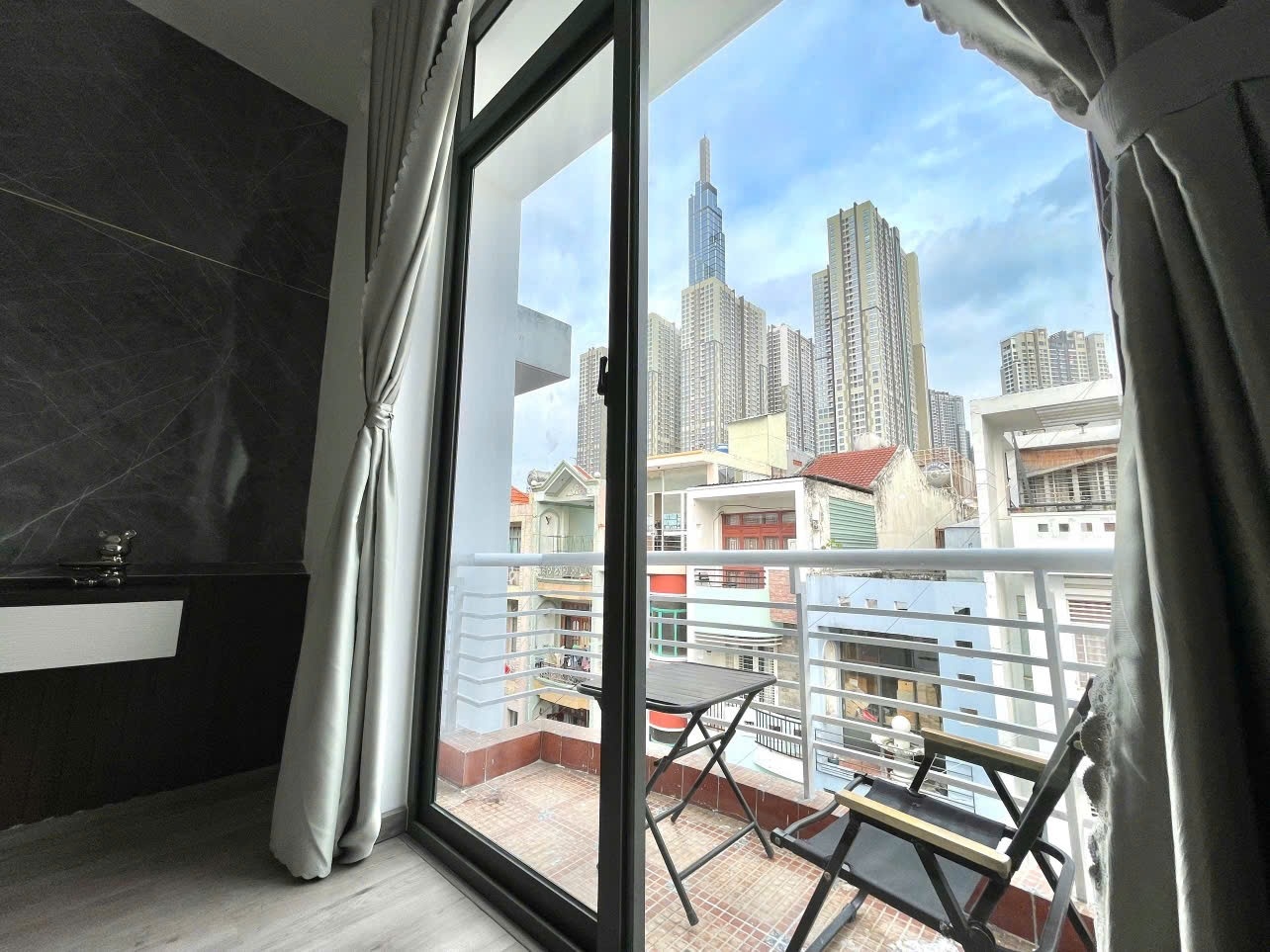 Phòng trọ 2 Phòng ngủ 40m2 tại Bhome Nguyễn Hữu Cảnh - Bình Thạnh - Ban công