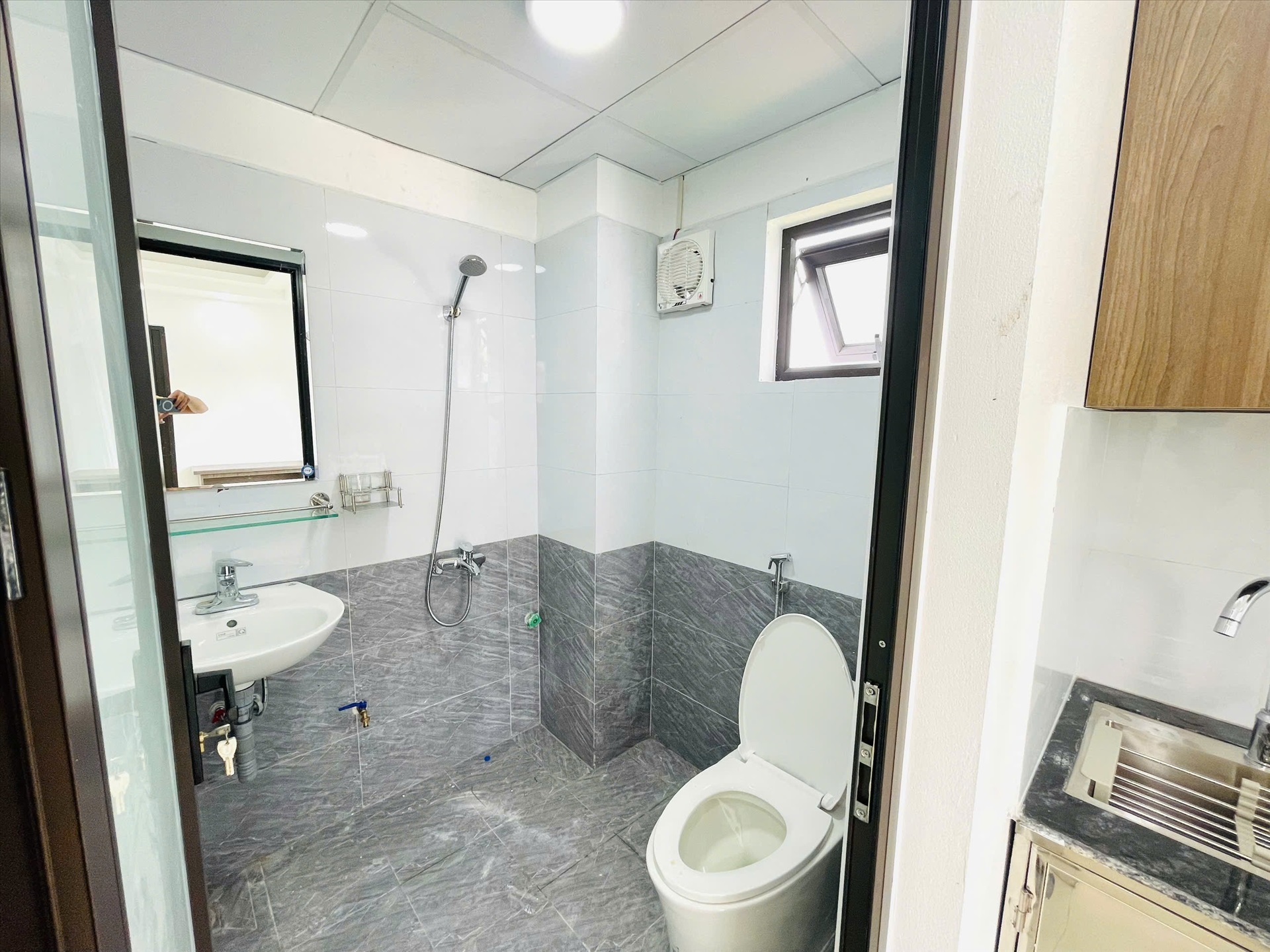 Phòng trọ Studio 25m2 tại LM Land 1 Trịnh Văn Bô - Nam Từ Liêm - Phòng tắm