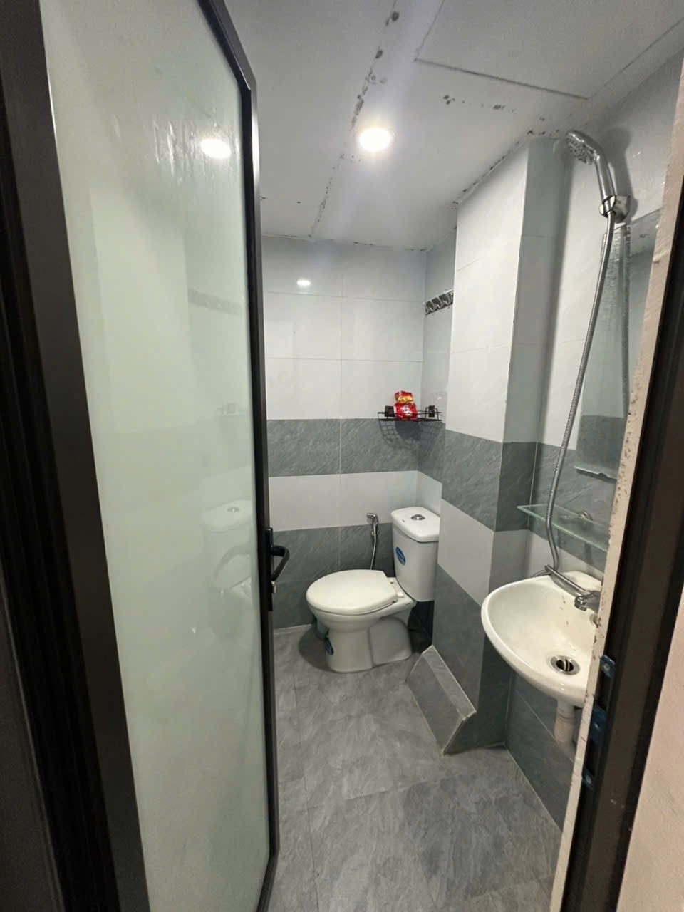 Phòng trọ Studio 25m2 tại Friends Team Định Công Thượng - Hoàng Mai - Phòng tắm