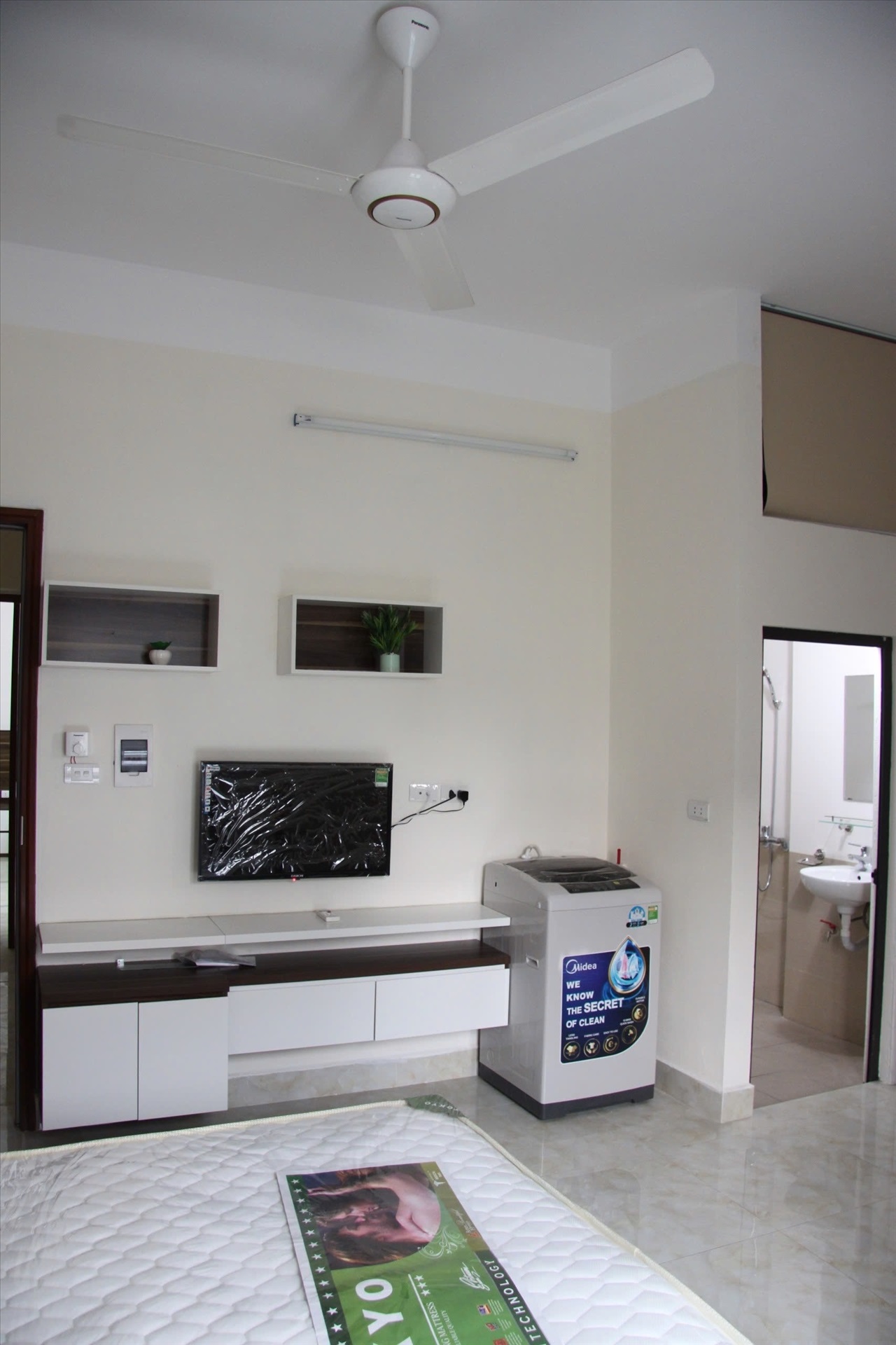 Phòng trọ Studio 25m2 tại Friends Team Mễ Trì Hạ - Nam Từ Liêm - Phòng khách