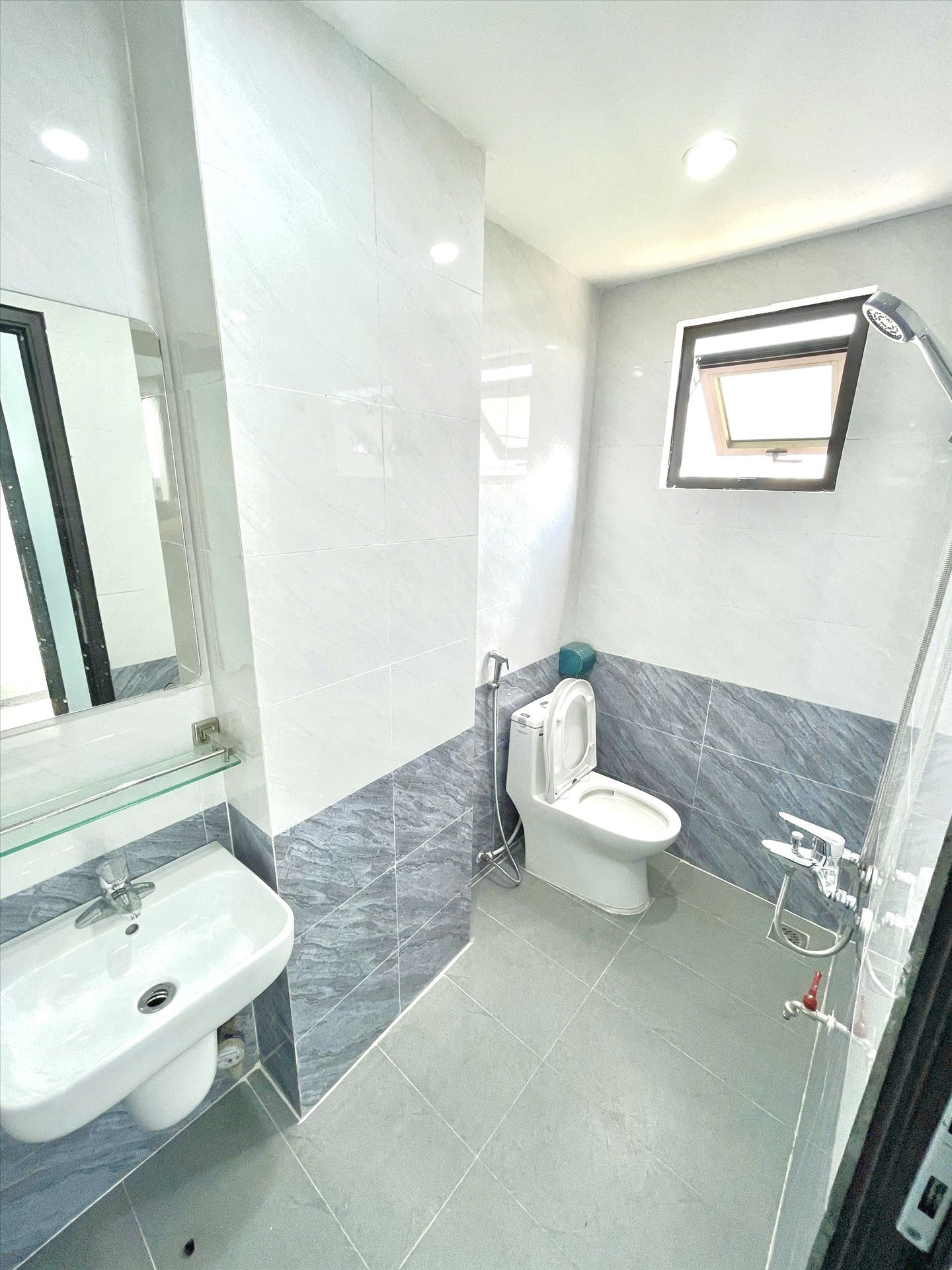 Phòng trọ Studio 25m2 tại LM Land 2 Trịnh Văn Bô - Nam Từ Liêm - Phòng tắm