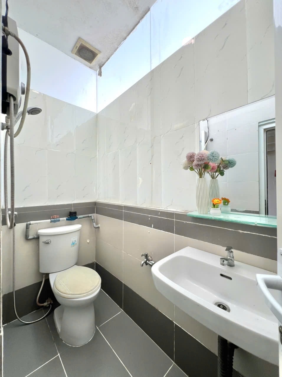 Phòng trọ 1 Phòng ngủ 25m2 tại LT Home Cách Mạng Tháng Tám - Quận 10 - Phòng tắm