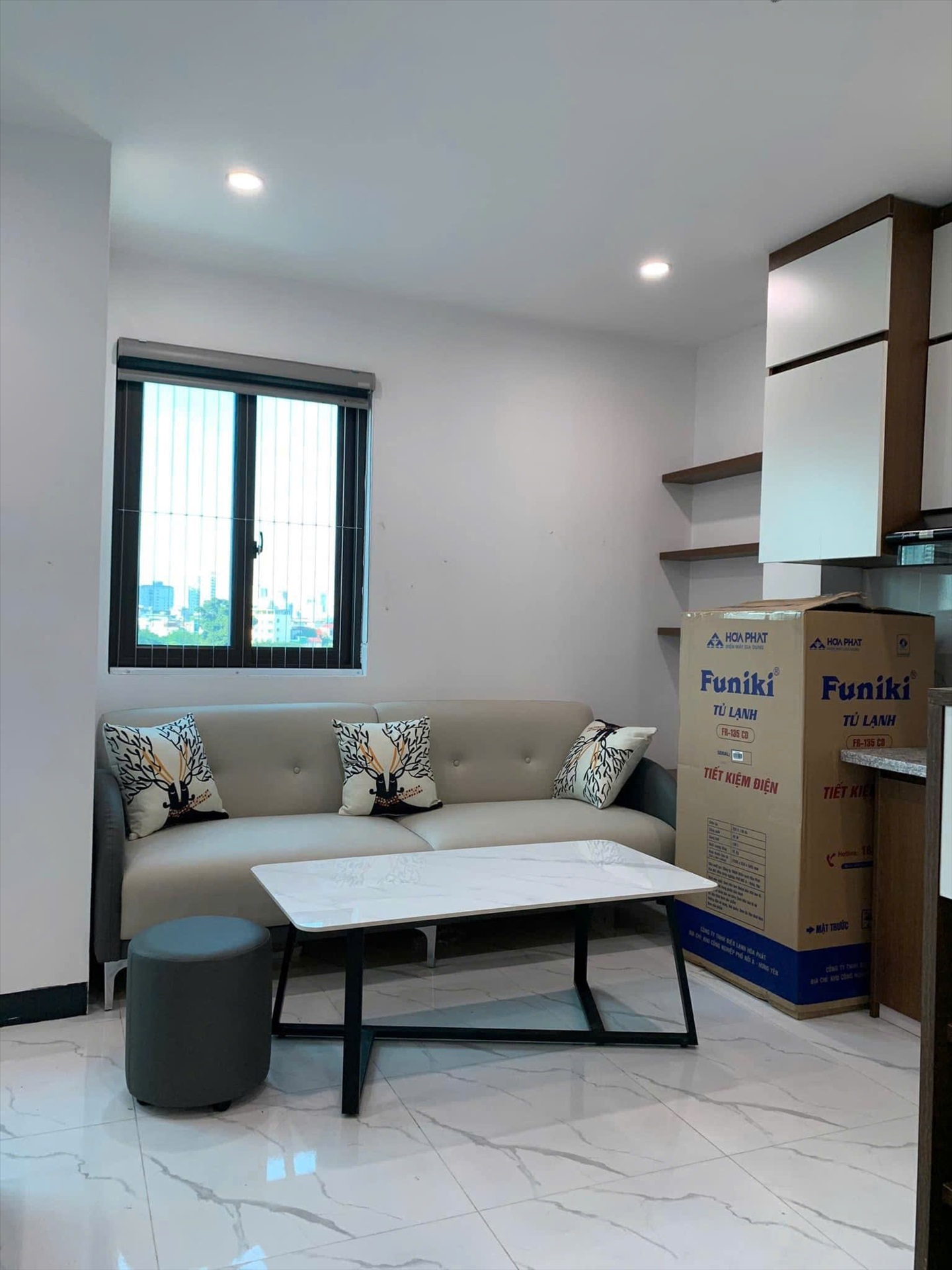 Phòng trọ Studio 25m2 tại HM House Hoàng Quốc Việt - Cầu Giấy - Phòng khách