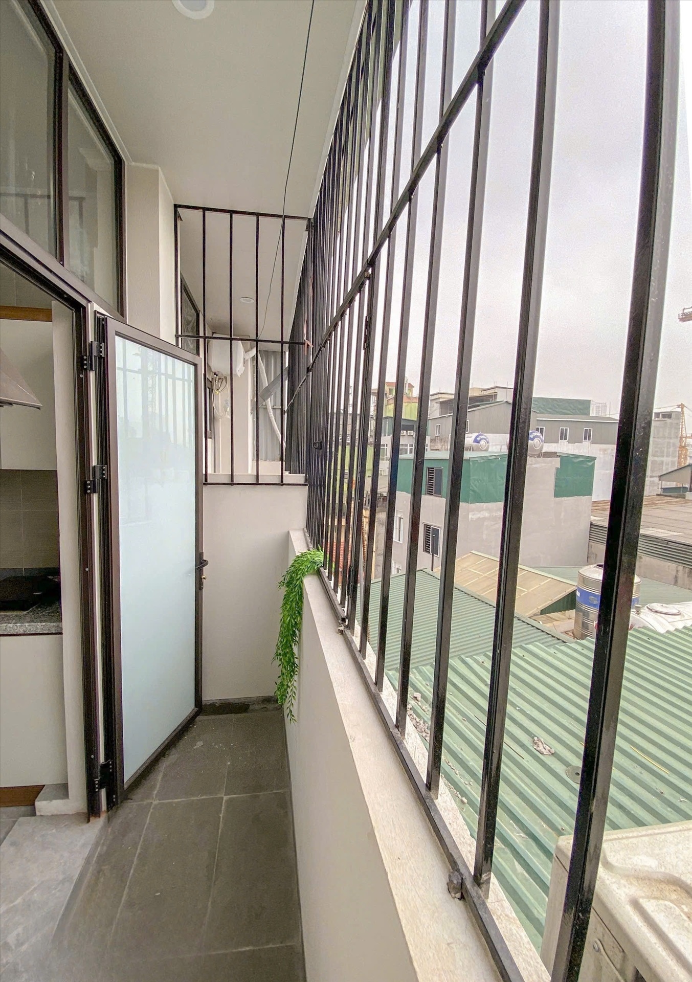 Phòng trọ Studio 30m2 tại RenHouse 3 Trần Thái Tông - Cầu Giấy - Ban công