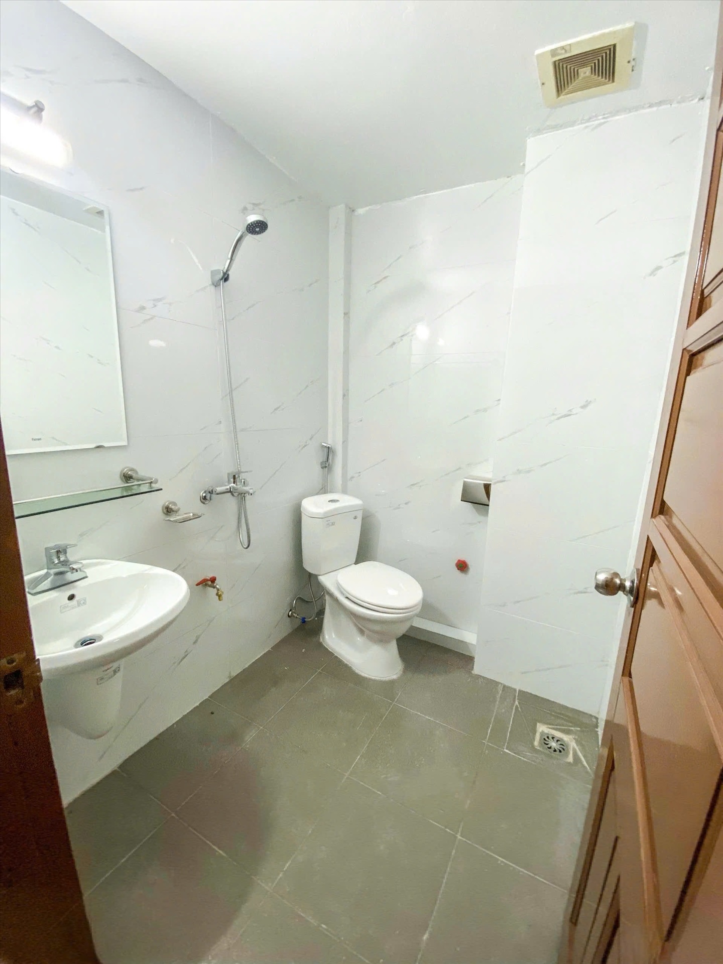 Phòng trọ Studio 25m2 tại RenHouse Dịch Vọng Hậu - Cầu Giấy - Phòng tắm