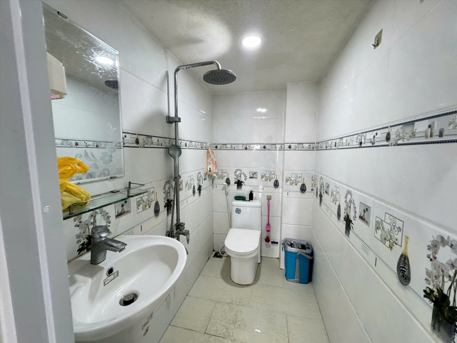 Phòng trọ 2 Phòng ngủ 40m2 tại AH Home Nguyễn Trãi - Quận 1 - Phòng tắm