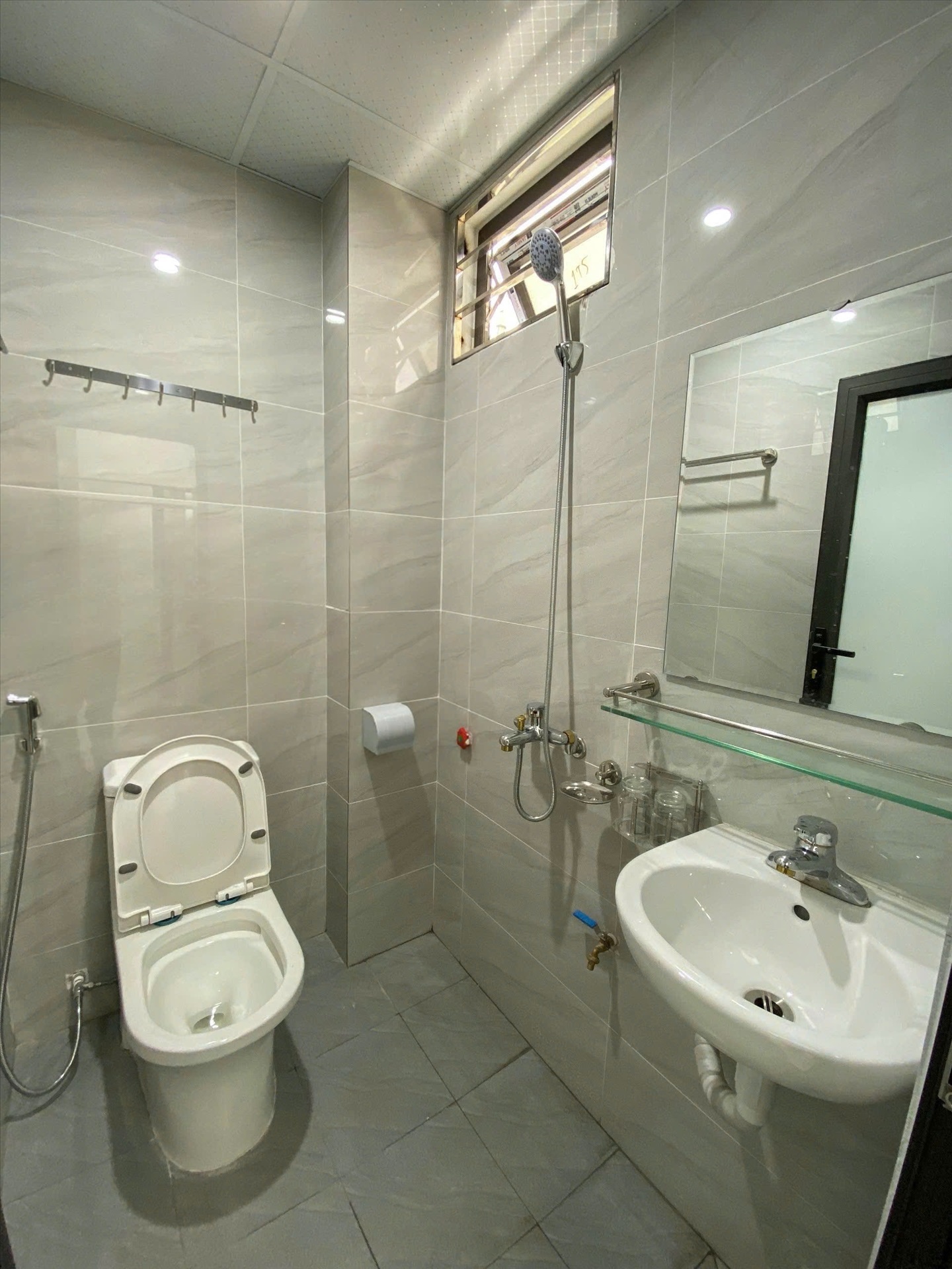 Phòng trọ Studio 28m2 tại RenHouse 4 Mỹ Đình - Nam Từ Liêm - Phòng tắm