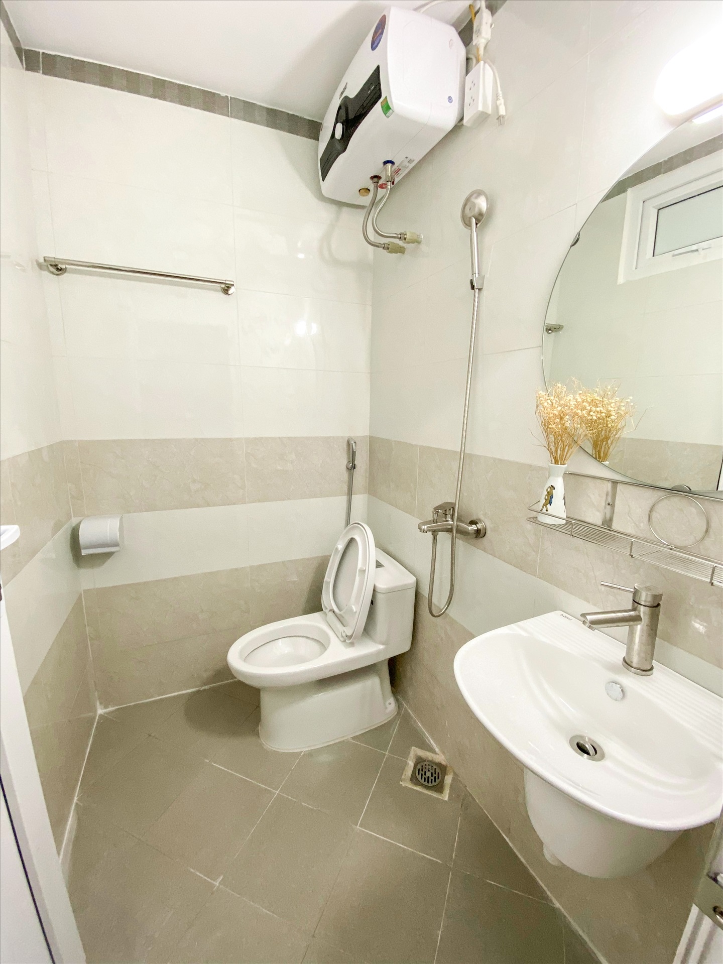 Phòng trọ Studio 25m2 tại RenHouse Mai Dịch - Cầu Giấy - Phòng tắm