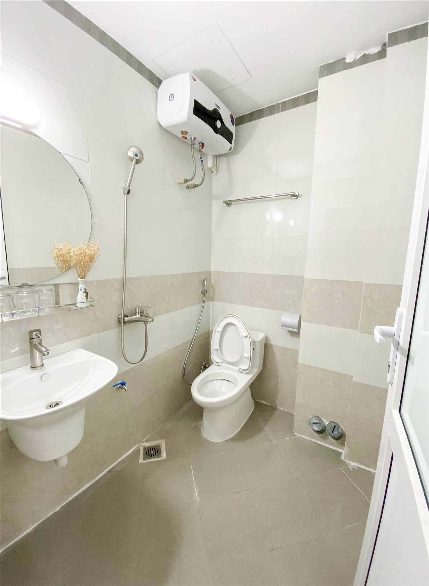 Phòng trọ 1 Phòng ngủ 32m2 tại RenHouse Mai Dịch - Cầu Giấy - Phòng tắm