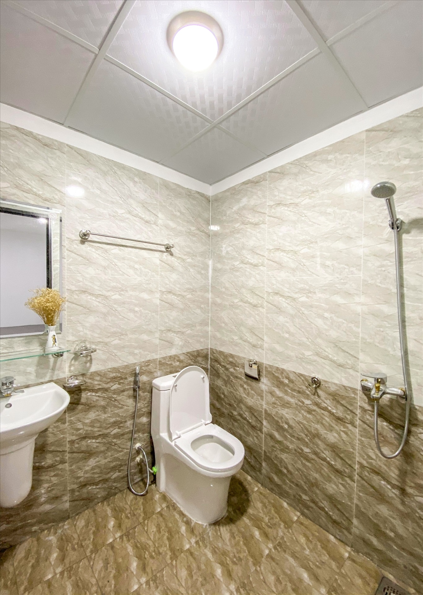 Phòng trọ Studio 30m2 tại RenHouse 1 Mỹ Đình - Nam Từ Liêm - Phòng tắm