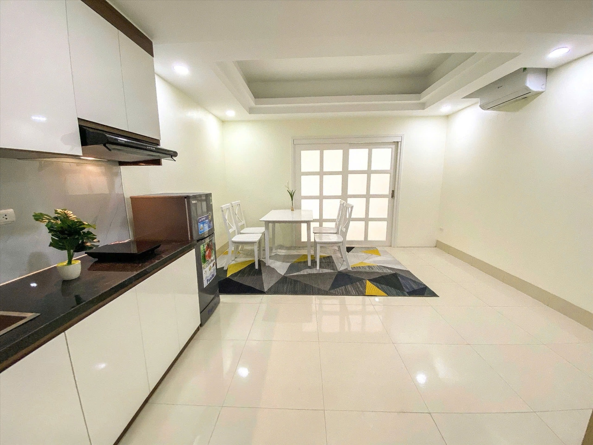 Phòng trọ 1 Phòng ngủ 38m2 tại RenHouse Nguyễn Khang - Cầu Giấy - Phòng khách