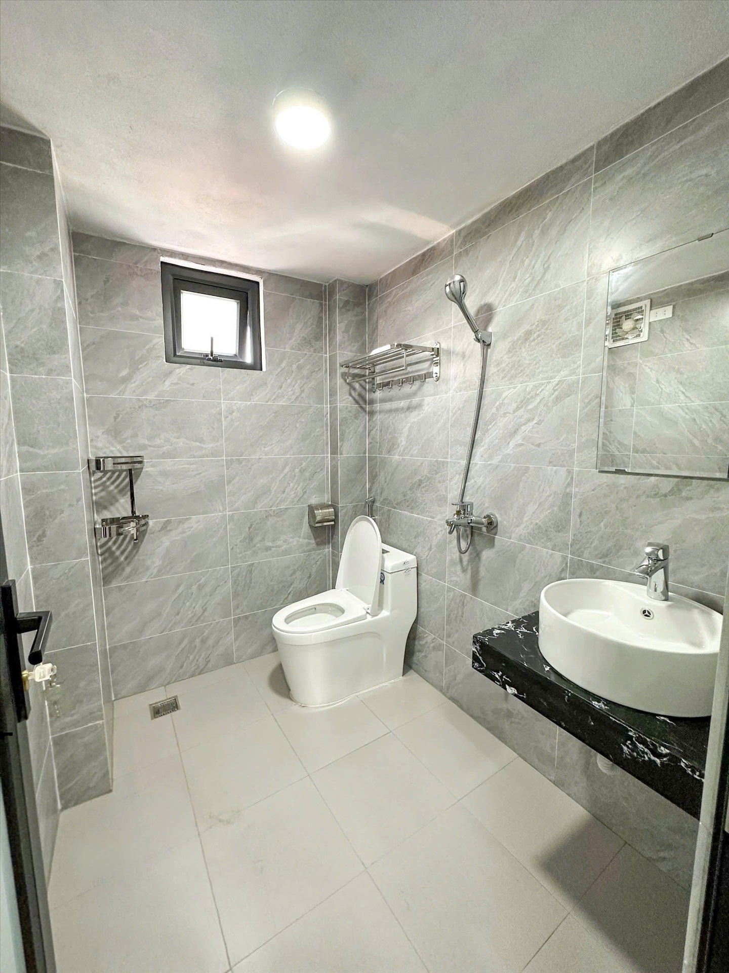 Phòng trọ Studio 30m2 tại RenHouse Hồ Tùng Mậu - Bắc Từ Liêm - Phòng tắm