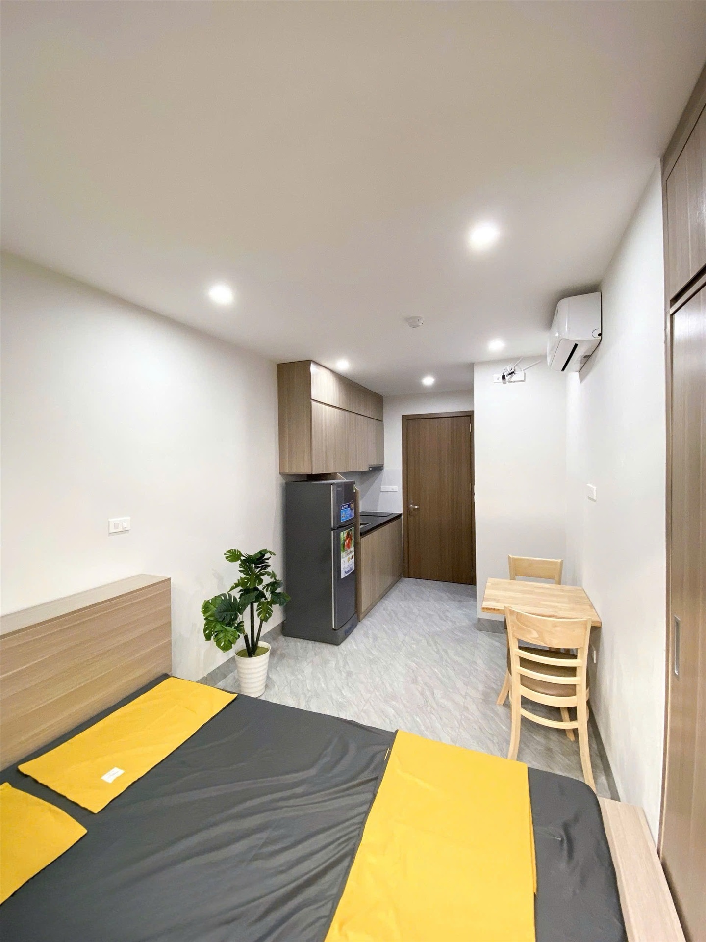 Phòng trọ Studio 26m2 tại RenHouse Mễ Trì Thượng - Nam Từ Liêm - Phòng khách