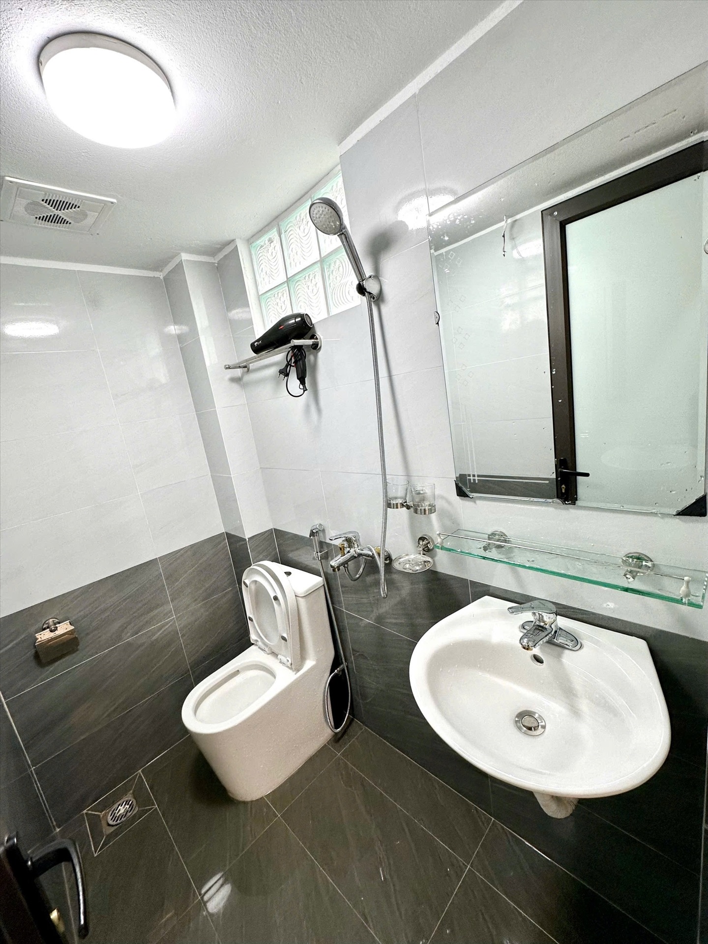Phòng trọ Studio 25m2 tại Blue Homes Thụy Khuê - Tây Hồ - Phòng tắm