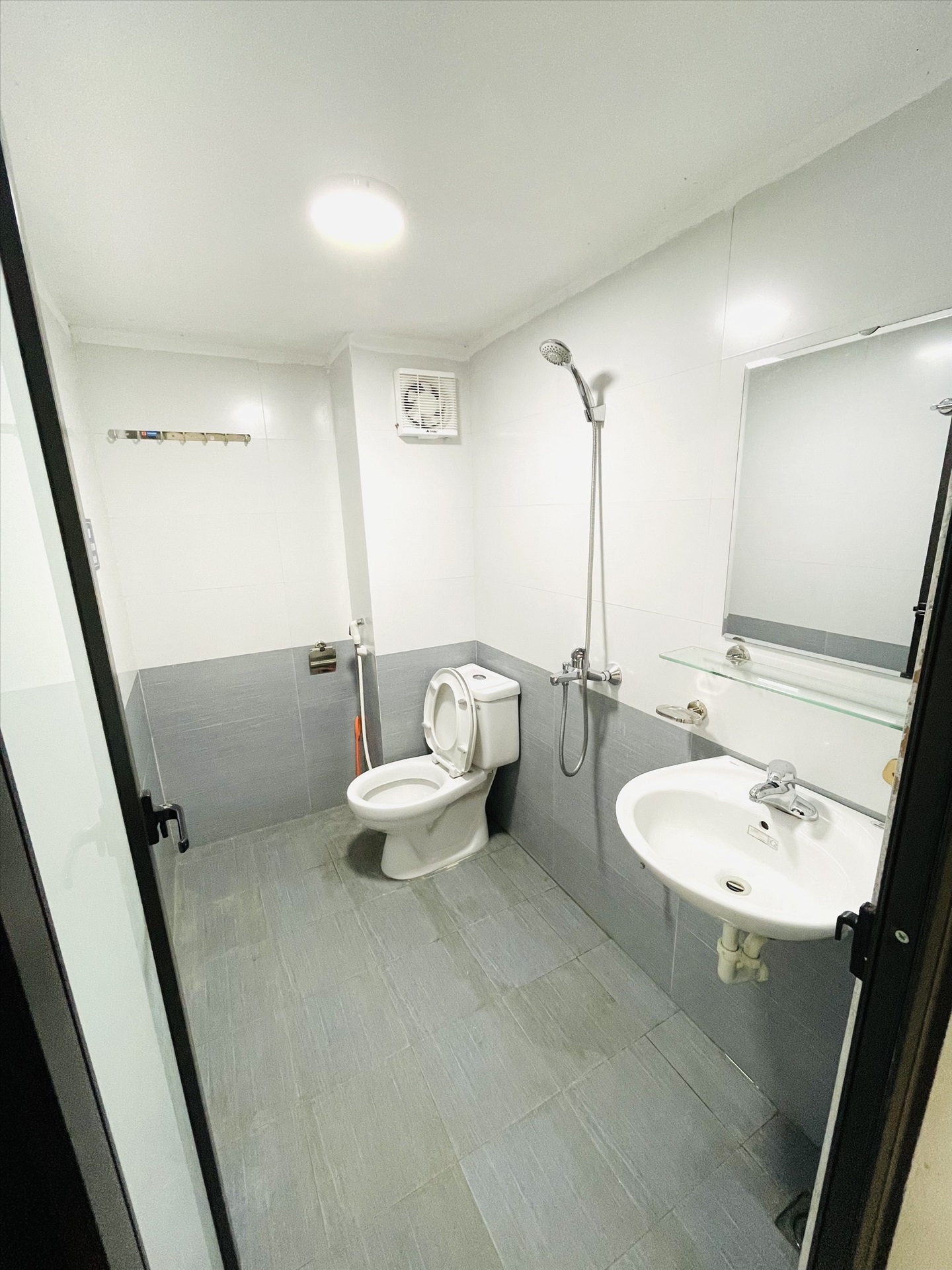 Phòng trọ 1 Phòng ngủ 30m2 tại TT House 1 Dịch Vọng Hậu - Cầu Giấy - Phòng tắm