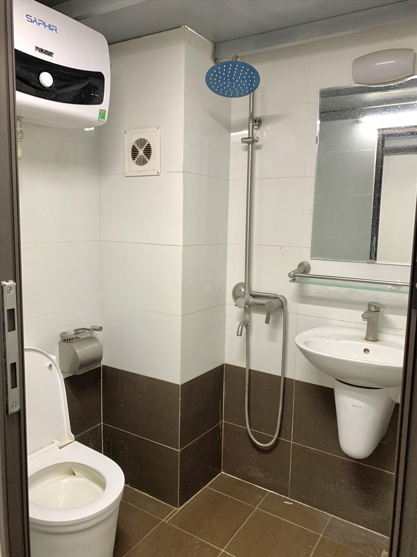 Phòng trọ Duplex 35m2 tại TT House 3 Nguyễn Khánh Toàn - Cầu Giấy - Phòng tắm
