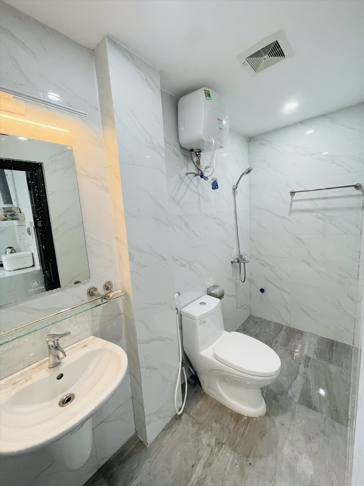Phòng trọ Studio 30m2 tại Salahomes Lê Trọng Tấn - Thanh Xuân - Phòng tắm