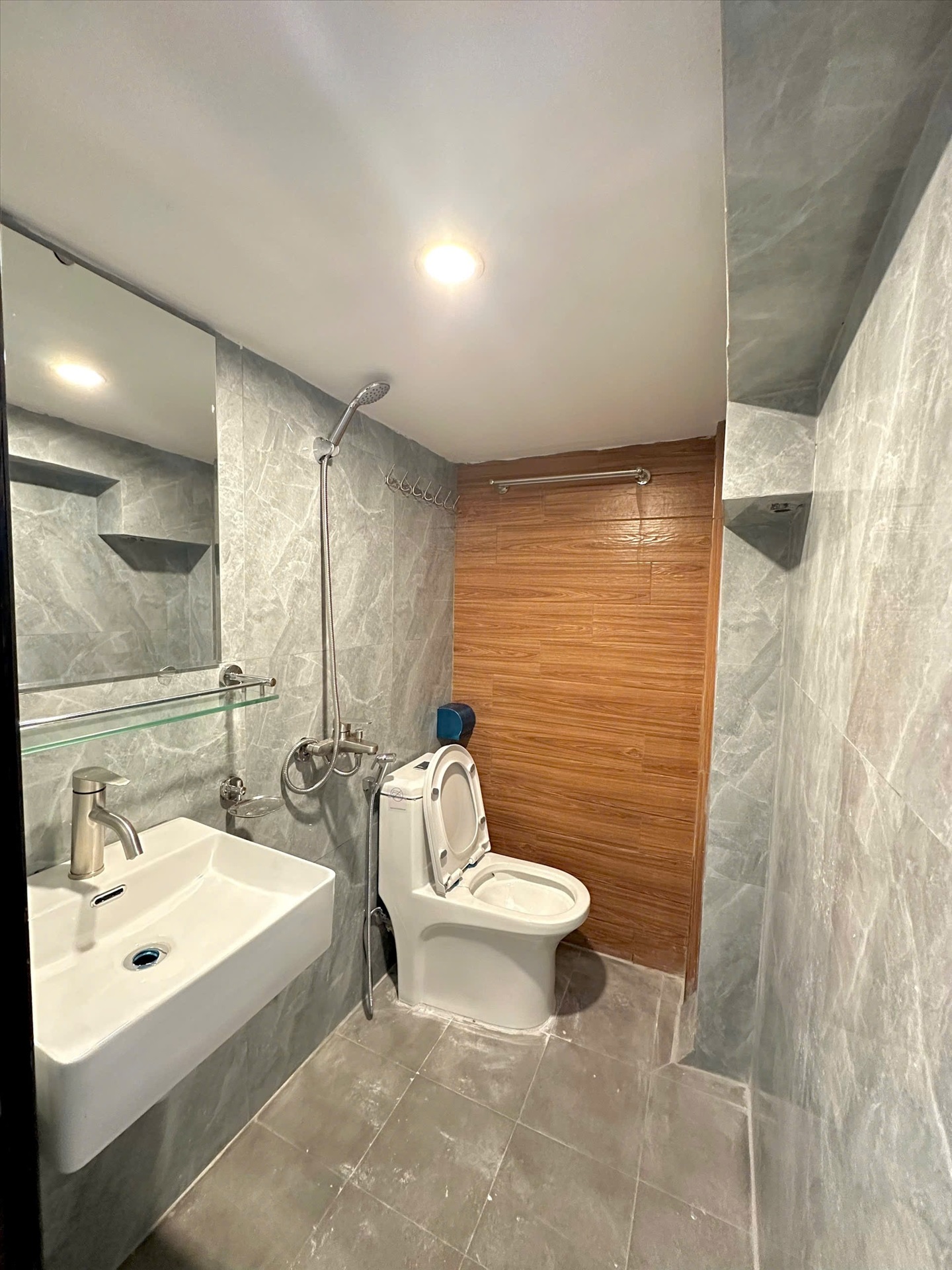 Phòng trọ Duplex 50m2 tại TT House Xuân Thủy - Cầu Giấy - Phòng tắm