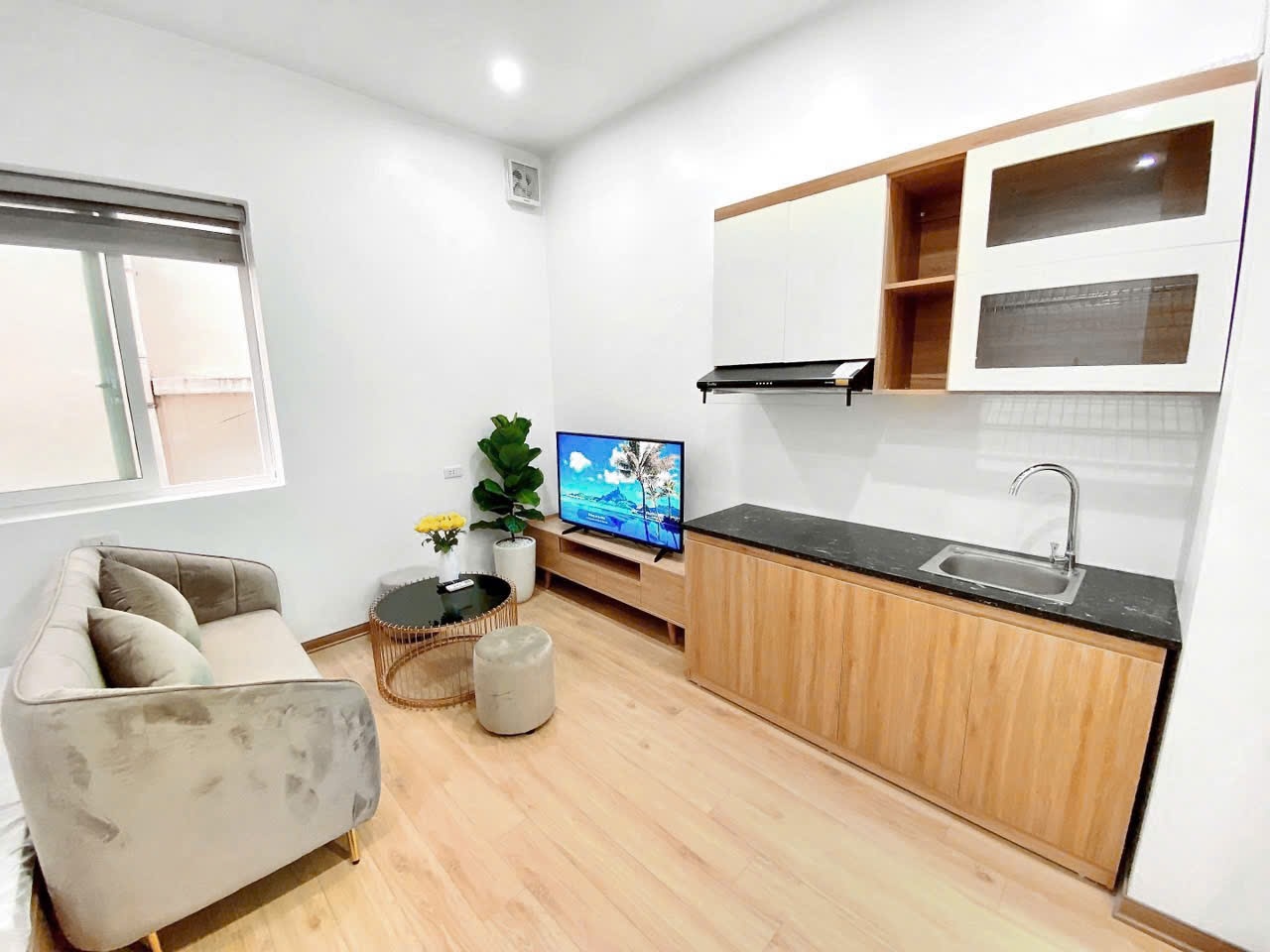 Phòng trọ Studio 28m2 tại Blue Homes Linh Lang - Ba Đình - Phòng khách