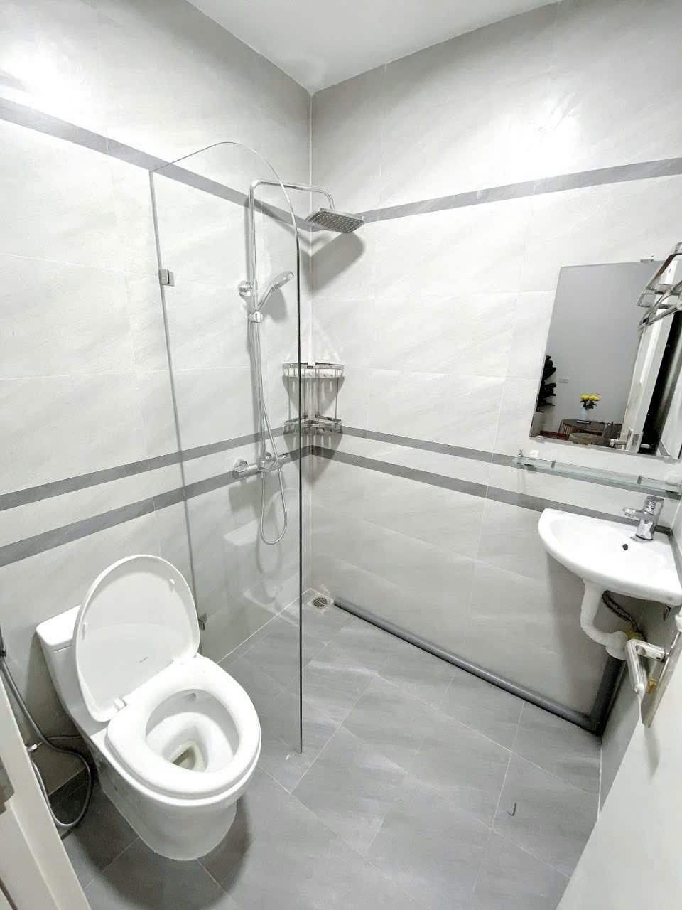 Phòng trọ Studio 28m2 tại Blue Homes Linh Lang - Ba Đình - Phòng tắm