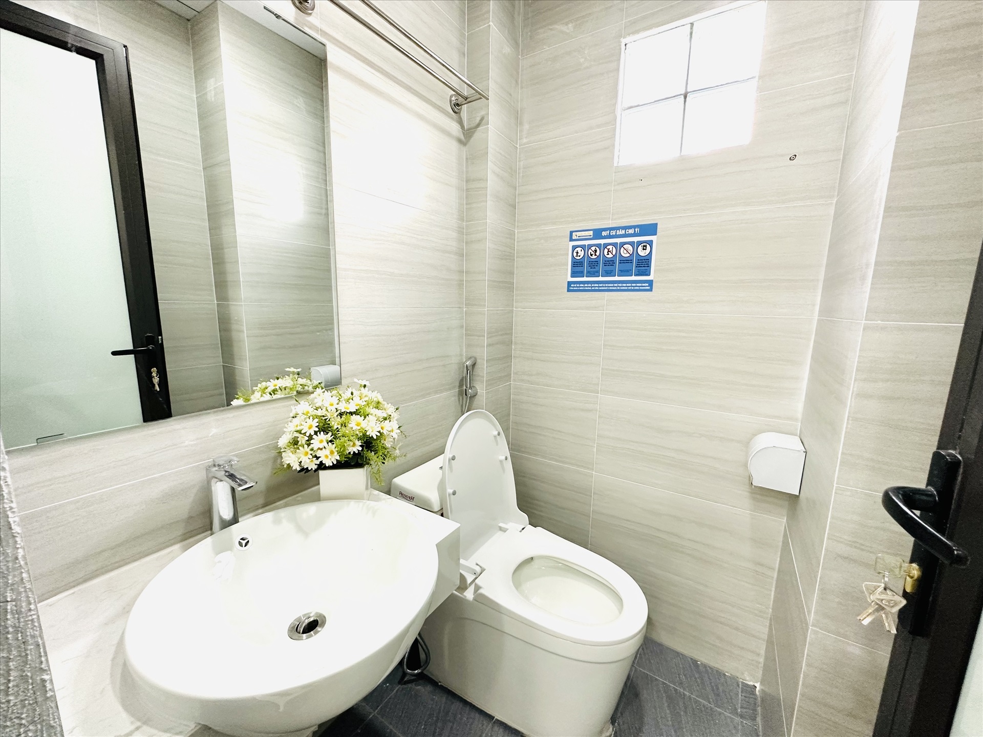 Phòng trọ Studio 18m2 tại MVQ House 2 Hoàng Ngân - Cầu Giấy - Phòng tắm