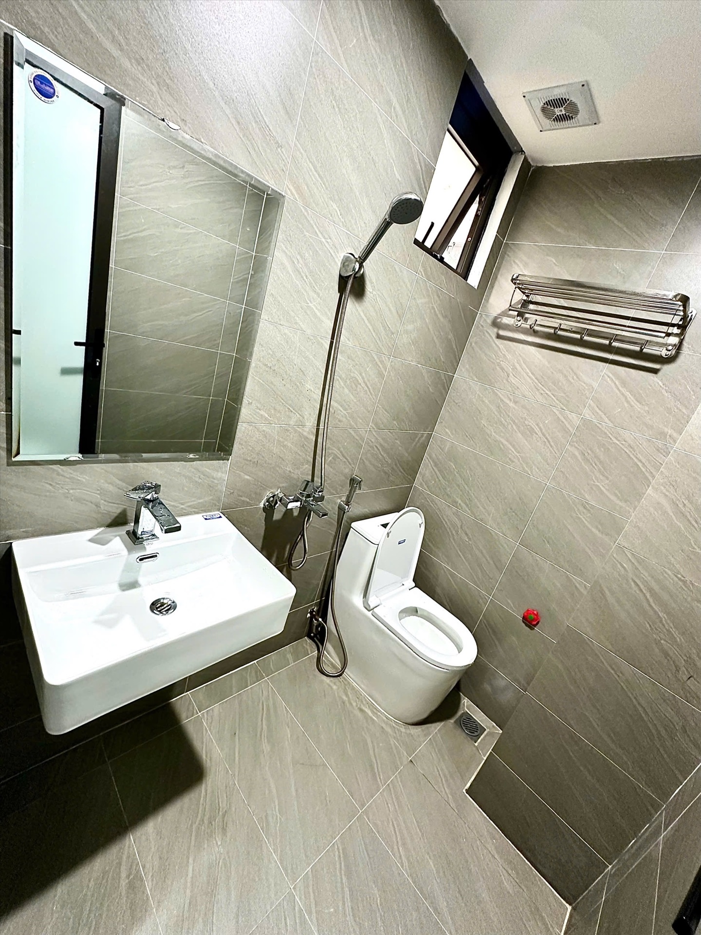 Phòng trọ 1 Phòng ngủ 45m2 tại Blue Homes 2 Đào Tấn - Ba Đình - Phòng tắm