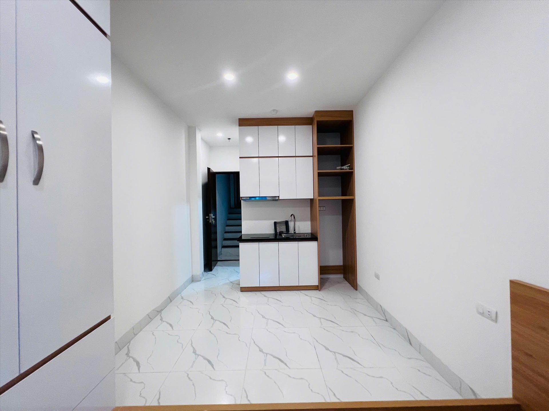 Phòng trọ DT House Lạc Long Quân - Cầu Giấy - Phòng (*)
