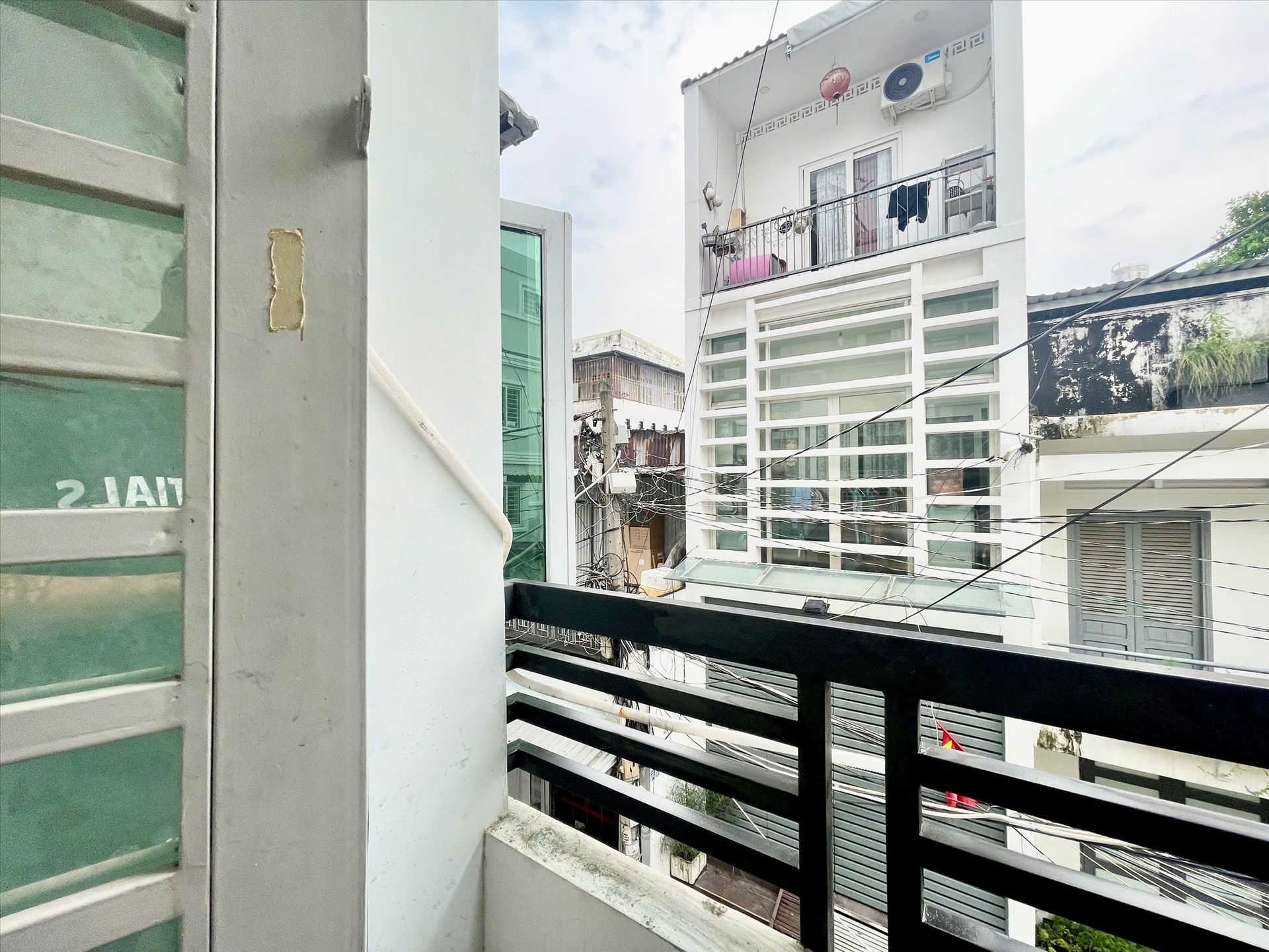Phòng trọ Studio 25m2 tại HT Home Điện Biên Phủ - Bình Thạnh - Ban công