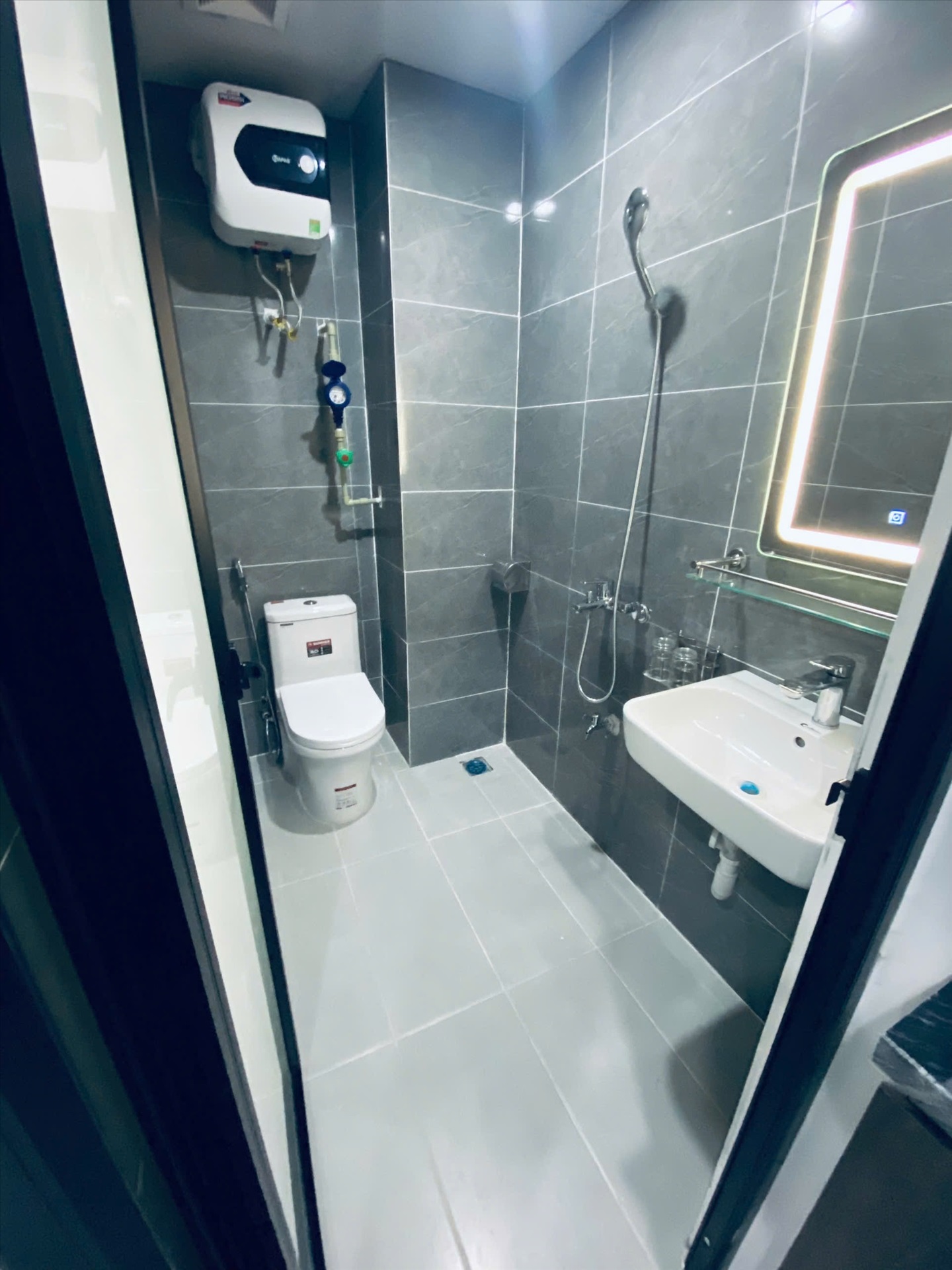 Phòng trọ Studio 30m2 tại VVH House Cự Lộc - Thanh Xuân - Phòng tắm