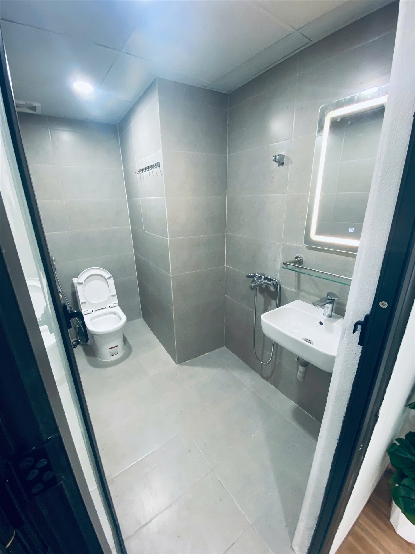 Phòng trọ Studio 30m2 tại VVH House Pháo Đài Láng - Đống Đa - Phòng tắm