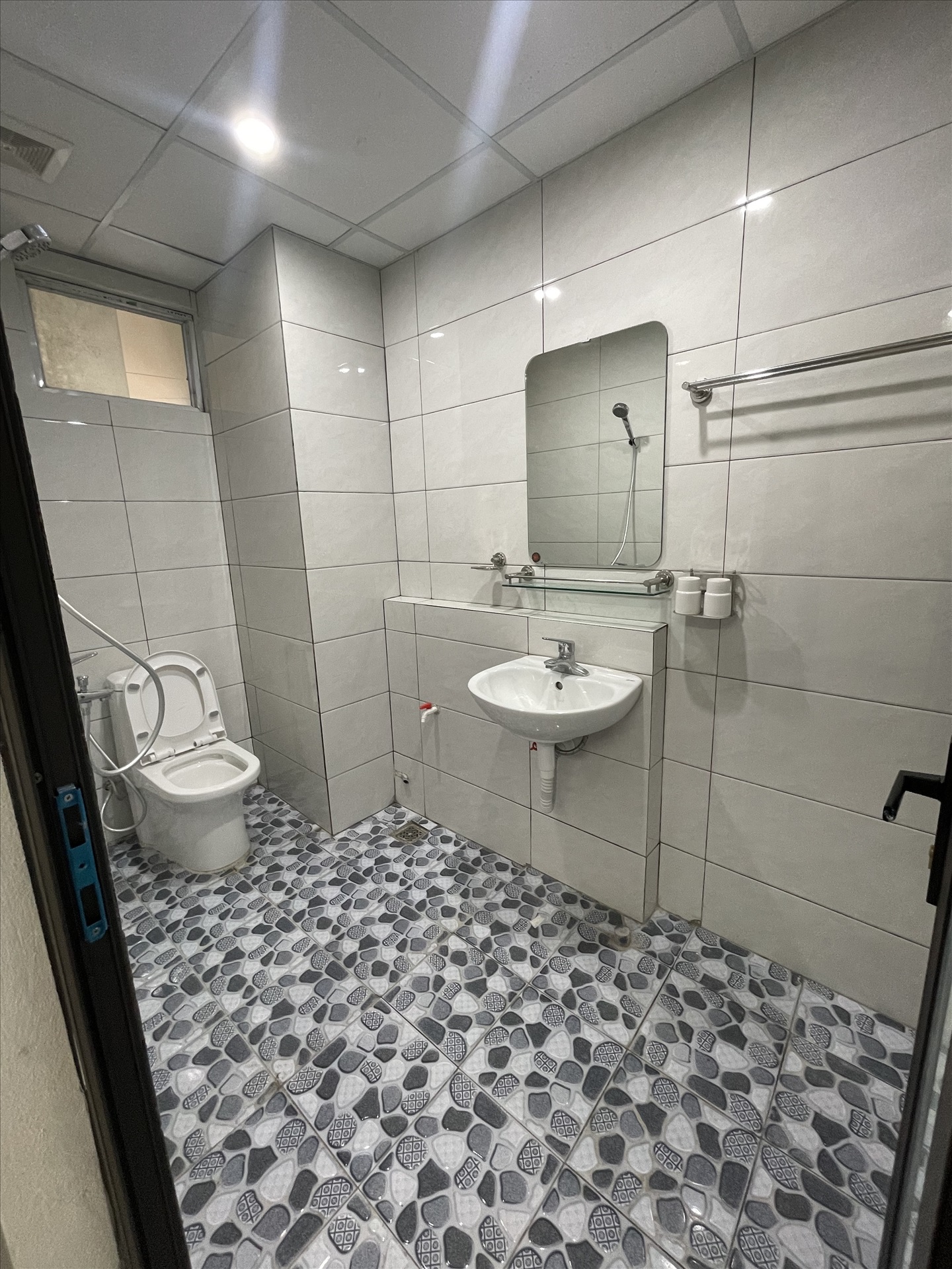 Phòng trọ Studio 35m2 tại VNFI House 2 Mỹ Đình - Nam Từ Liêm - Phòng tắm
