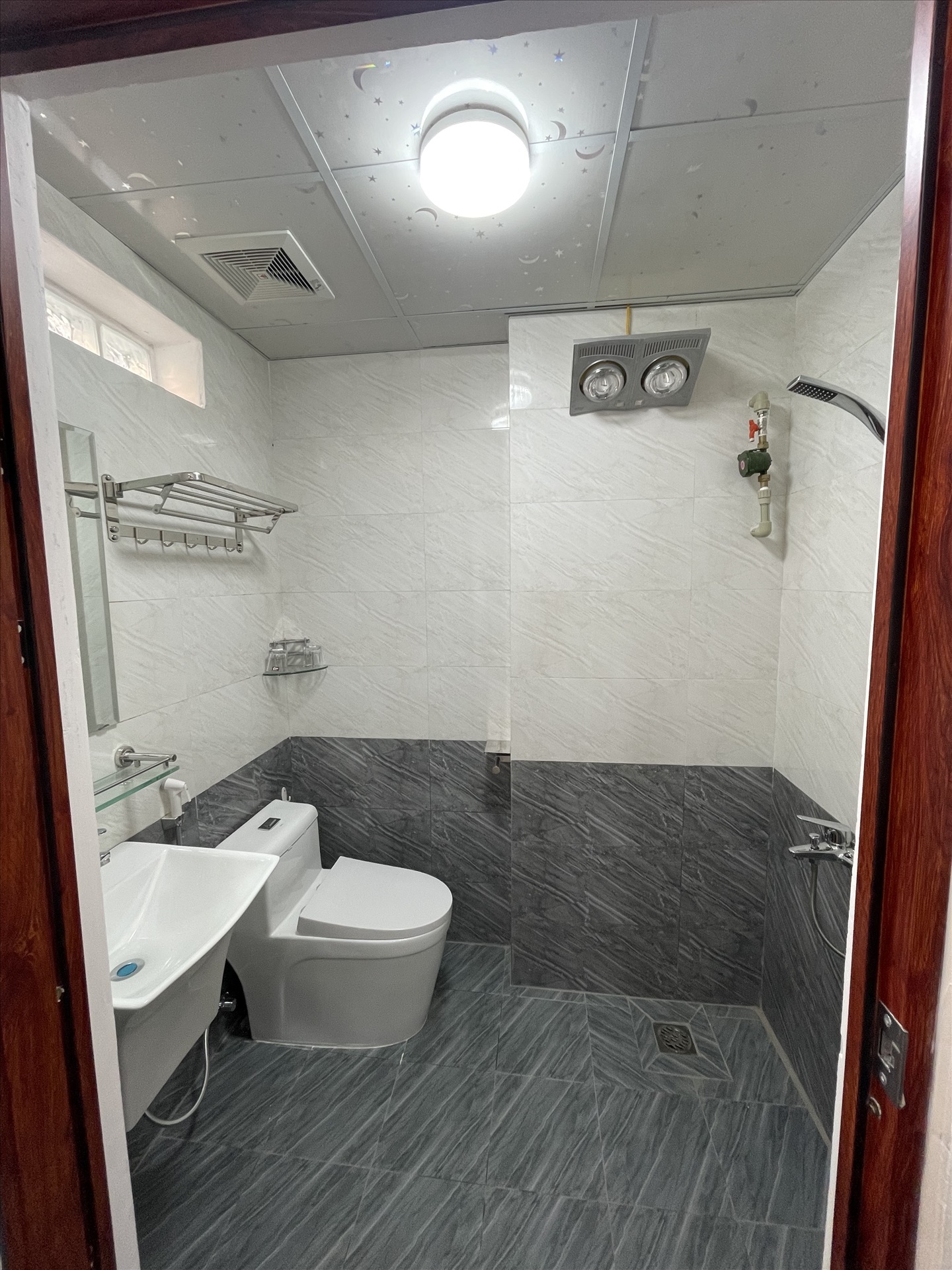 Phòng trọ Studio 27m2 tại Friends Team Thái Thịnh - Đống Đa - Phòng tắm