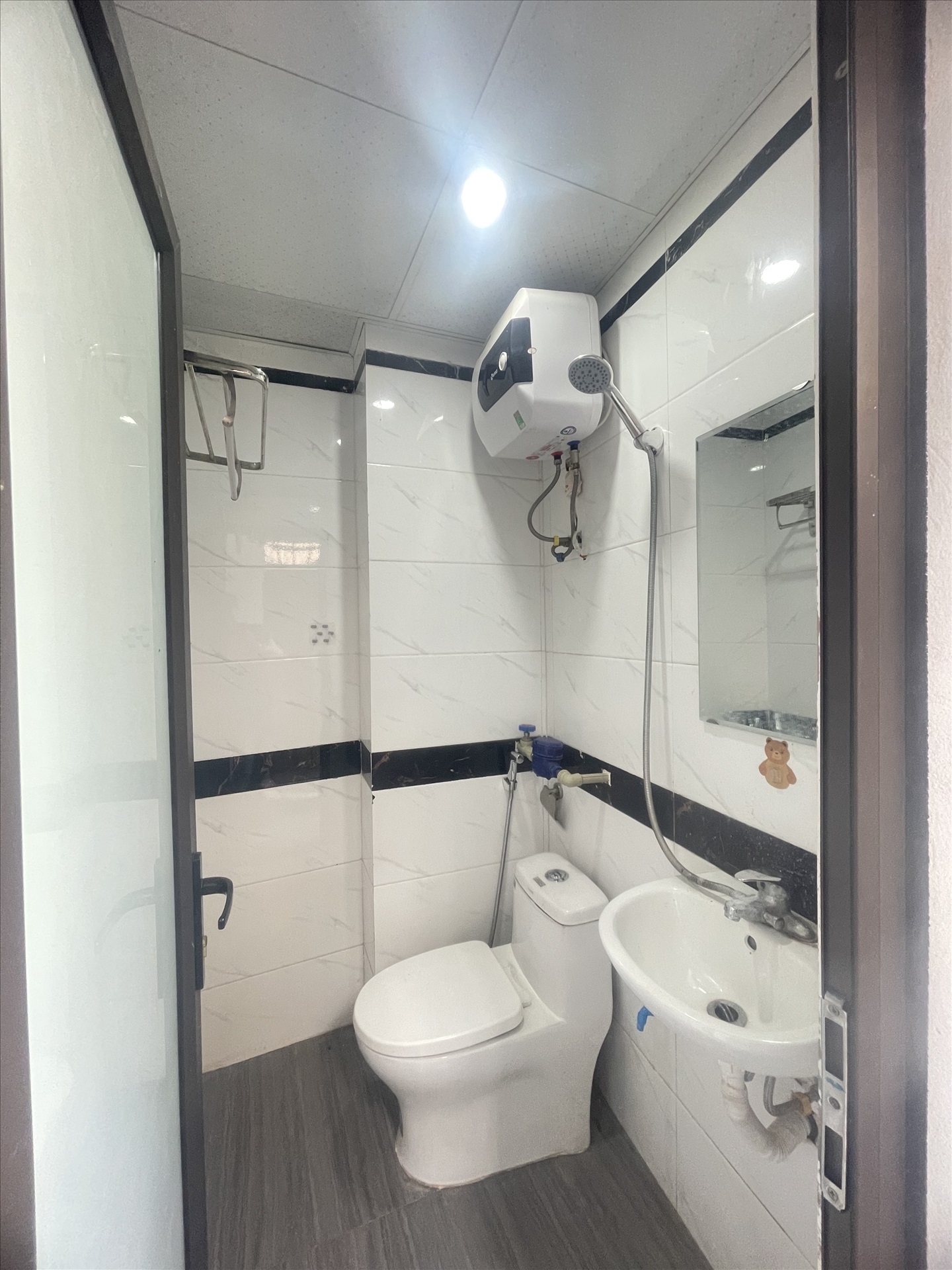 Phòng trọ Studio 25m2 tại Friends Team Khương Đình - Thanh Xuân - Phòng tắm