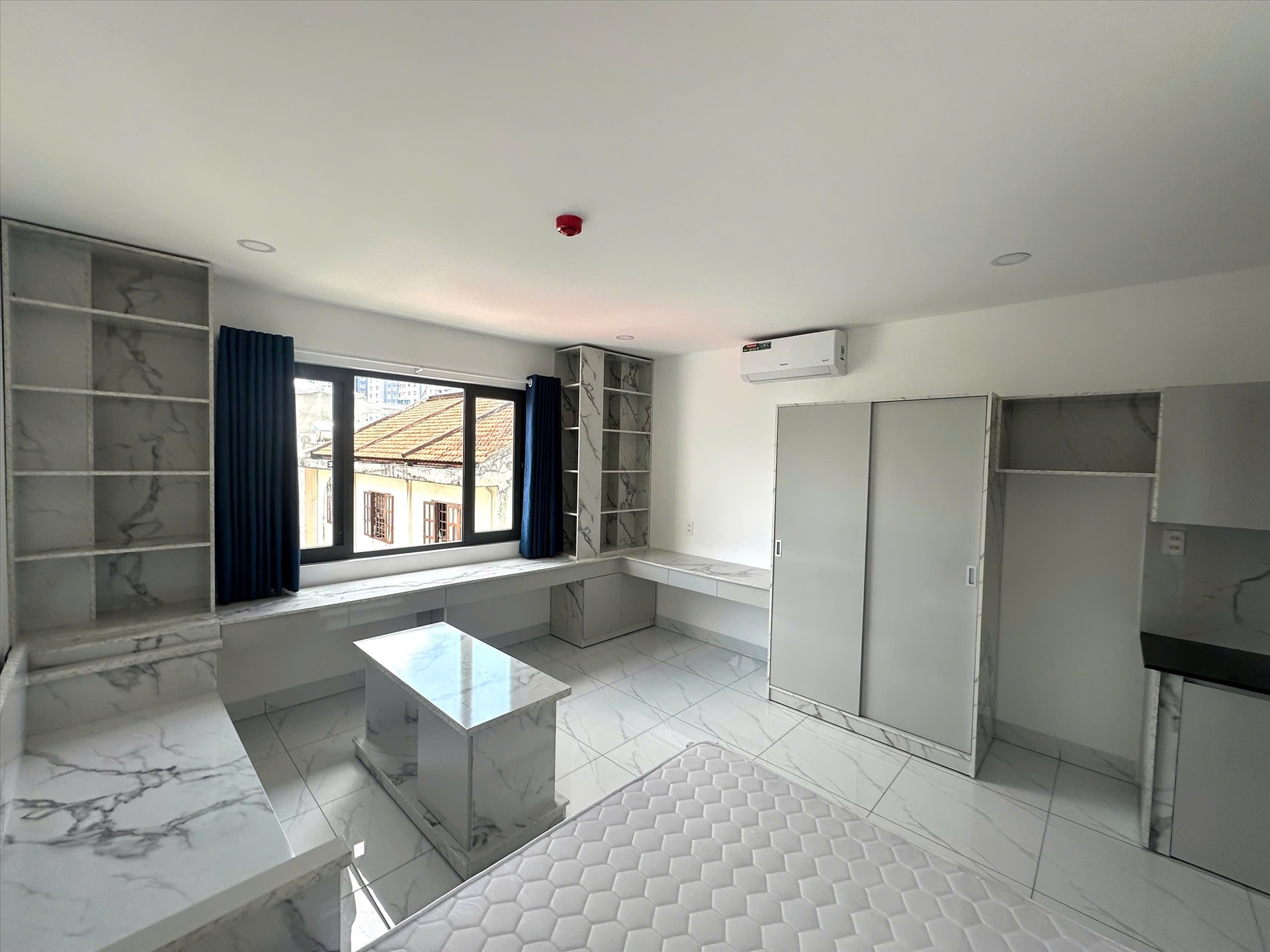 Phòng trọ Studio 28m2 tại SM House Chu Văn An - Bình Thạnh - Phòng khách