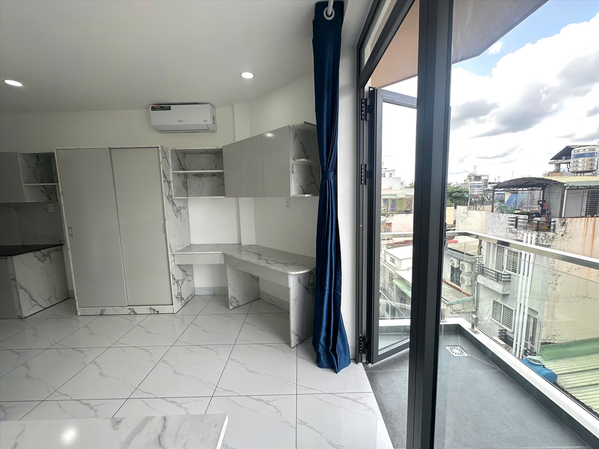 Phòng trọ Studio 30m2 tại SM House Chu Văn An - Bình Thạnh - Góc làm việc