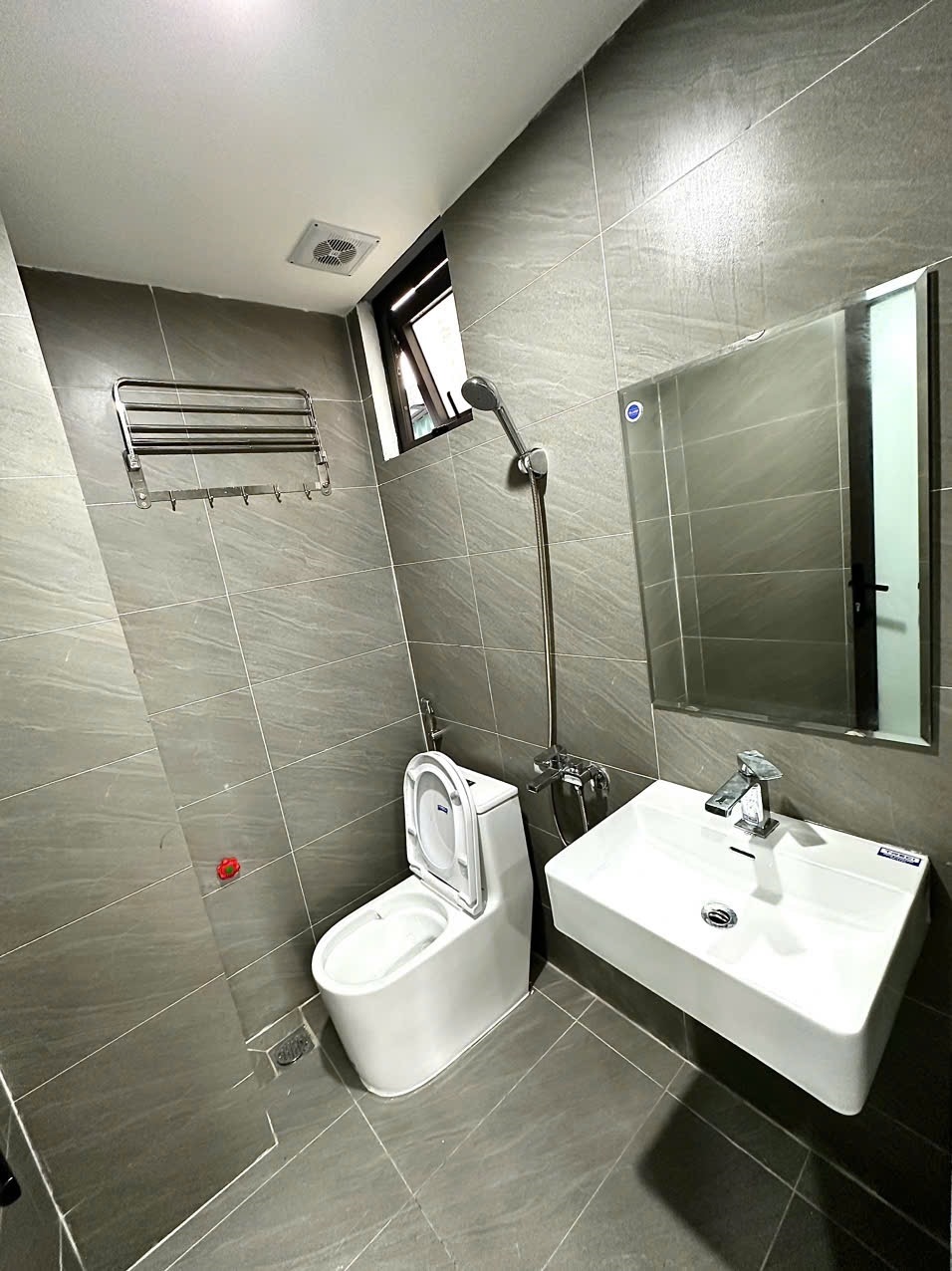 Phòng trọ 1 Phòng ngủ 45m2 tại Blue Homes 2 Đào Tấn - Ba Đình - Phòng tắm