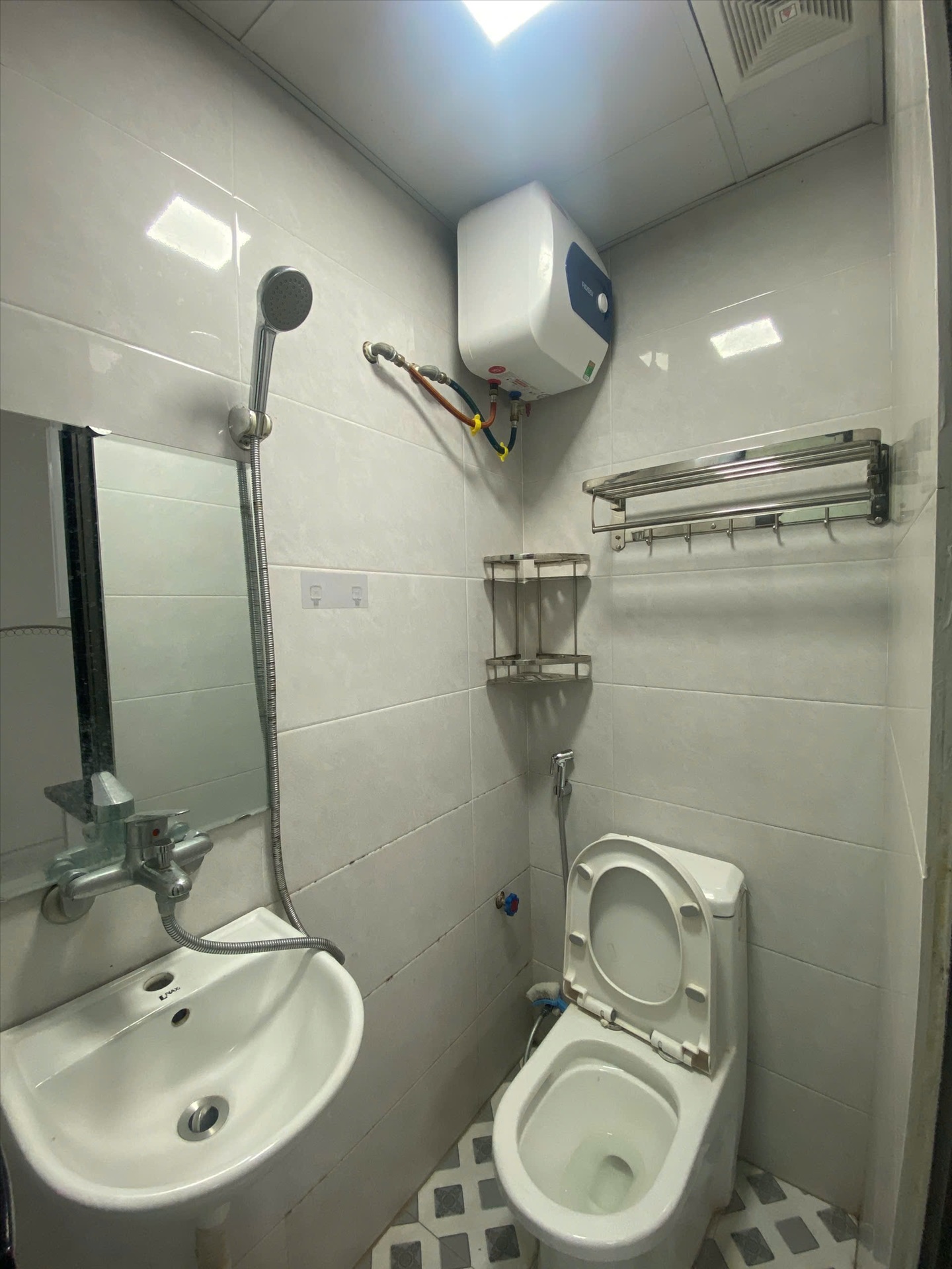 Phòng trọ Studio 20m2 tại TC Housing Trần Thái Tông - Cầu Giấy - Phòng tắm