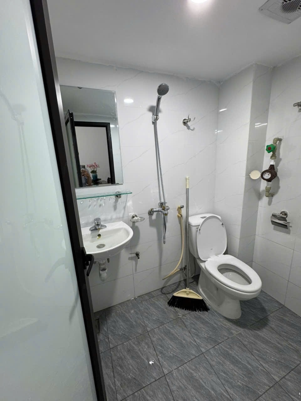 Phòng trọ 1 Phòng ngủ 50m2 tại KC Land Trần Duy Hưng - Cầu Giấy - Phòng tắm