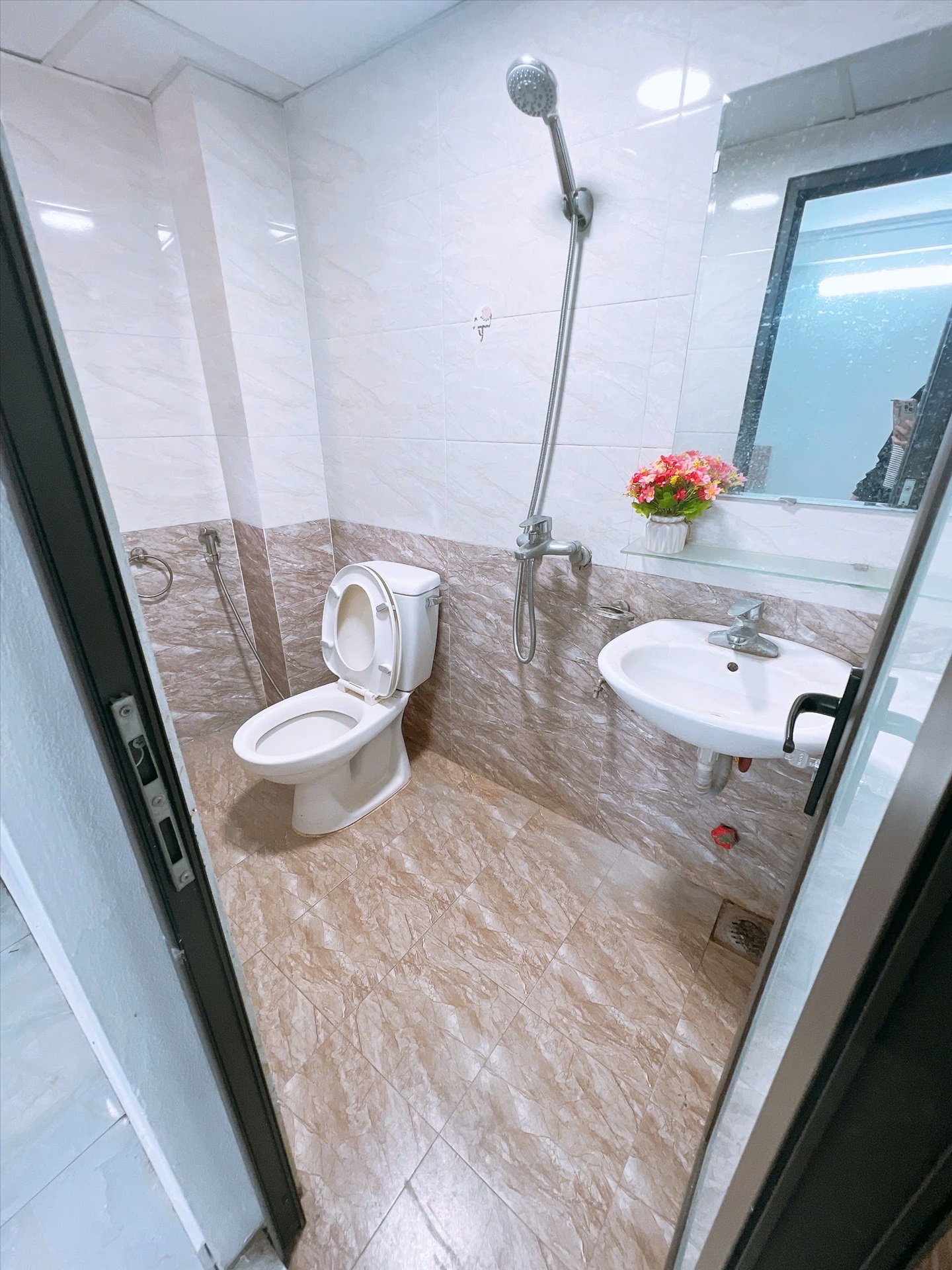 Phòng trọ Studio 24m2 tại Happy Homes 1 Mỹ Đình - Nam Từ Liêm - Phòng tắm