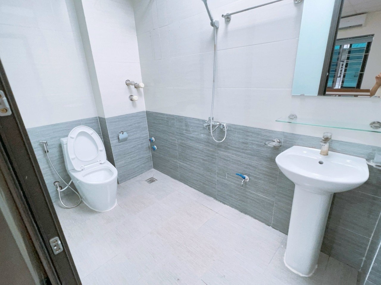 Phòng trọ Studio 25m2 tại Happyhomes Bala - Hà Đông - Phòng tắm