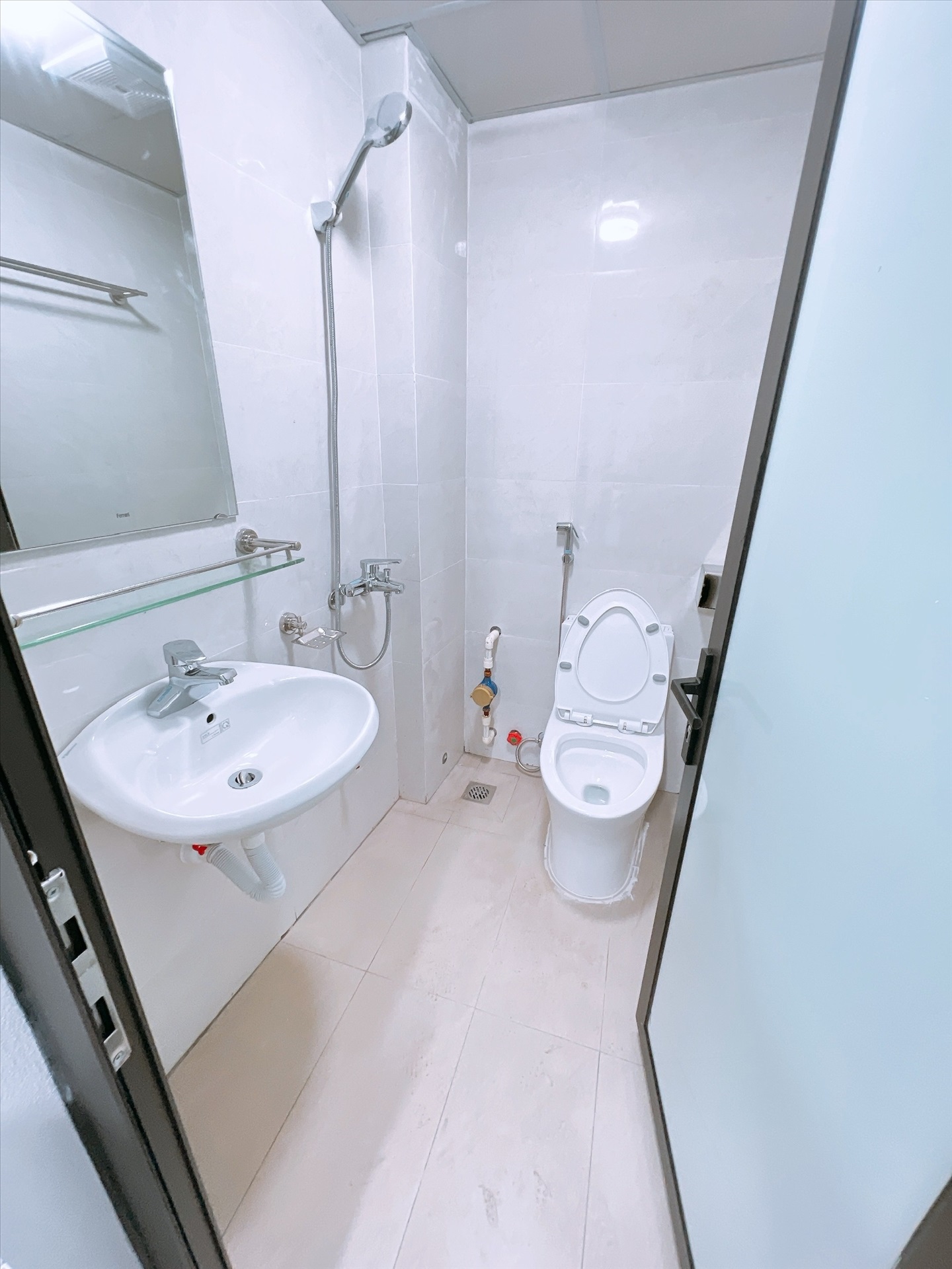 Phòng trọ Studio 25m2 tại Happyhomes 1 Lạc Long Quân - Tây Hồ - Phòng tắm