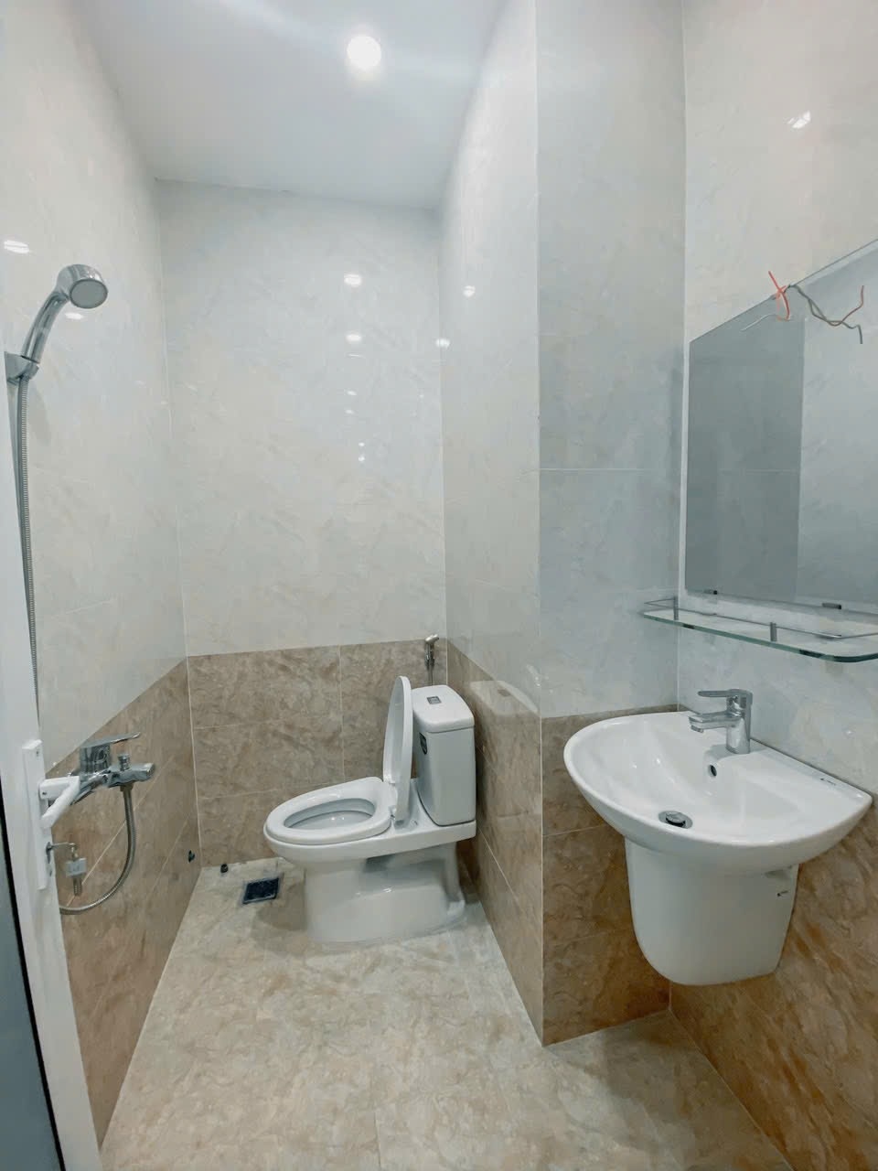 Phòng trọ Studio 25m2 tại Happy House Tôn Đản - Quận 4 - Phòng tắm